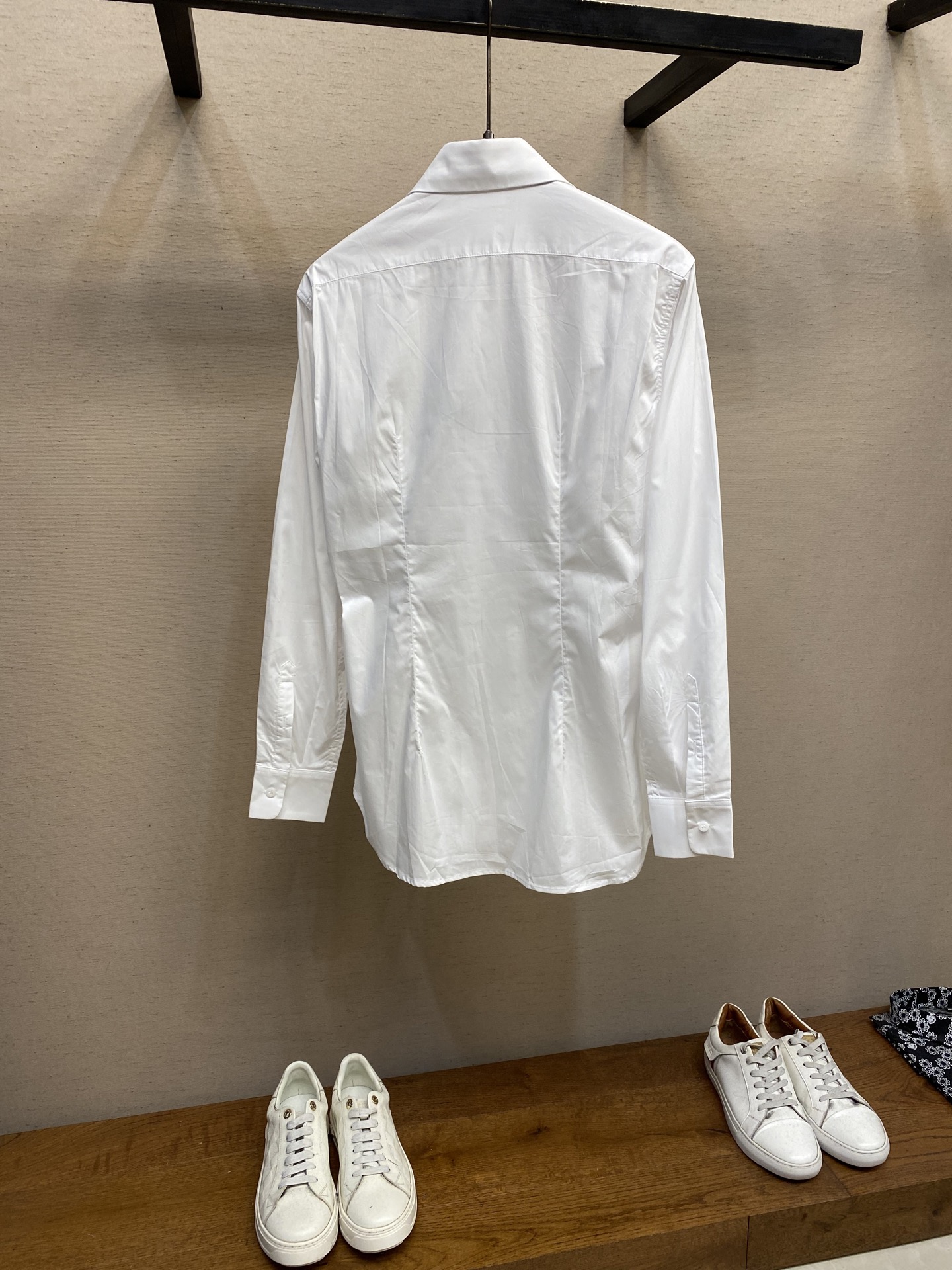 🌟🌟Prada，硅胶尼龙烫图衬衫



面料：采用100支天丝A100面料，该款面料采用定织面料，上身效