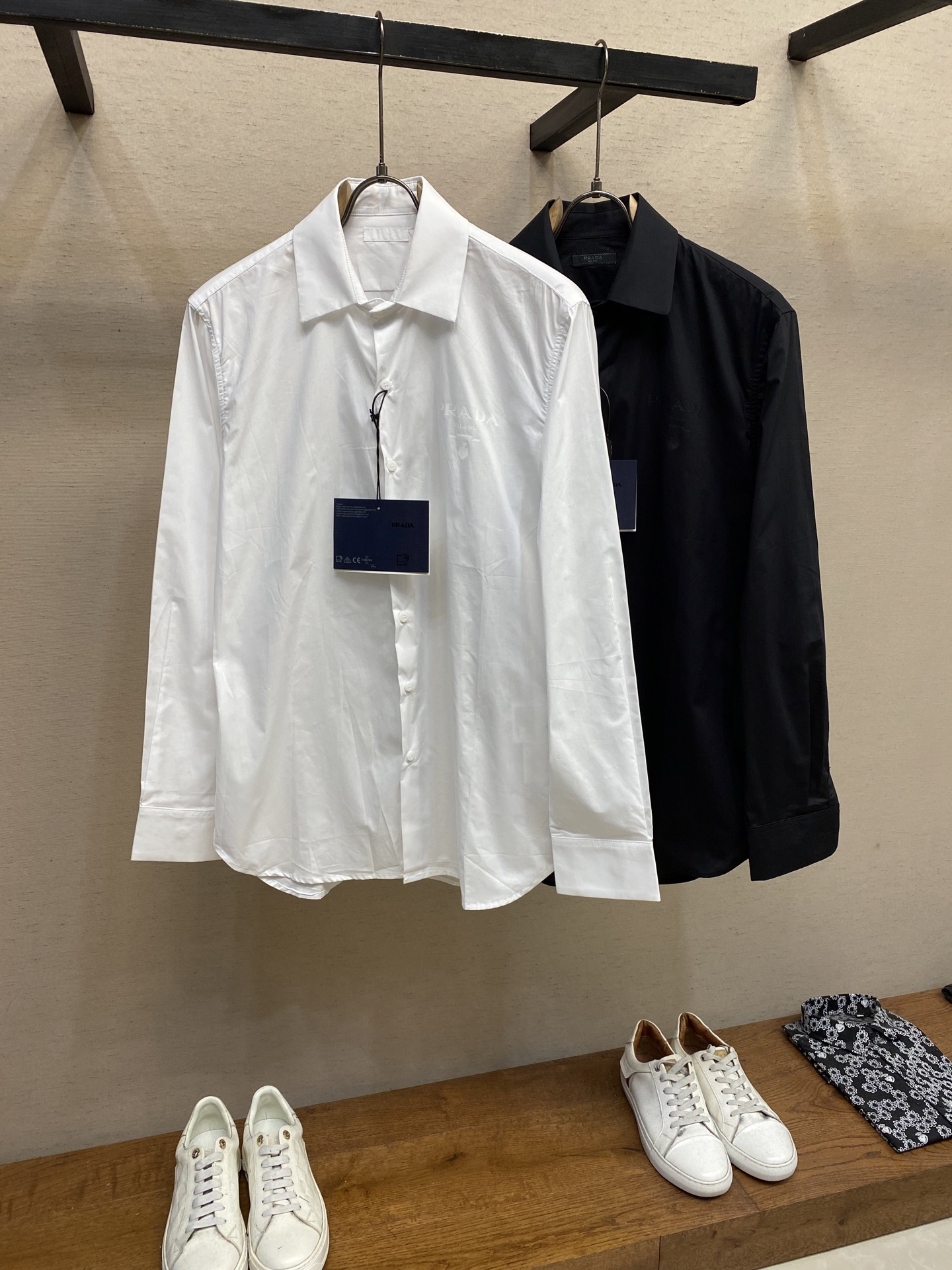 🌟🌟Prada，硅胶尼龙烫图衬衫



面料：采用100支天丝A100面料，该款面料采用定织面料，上身效