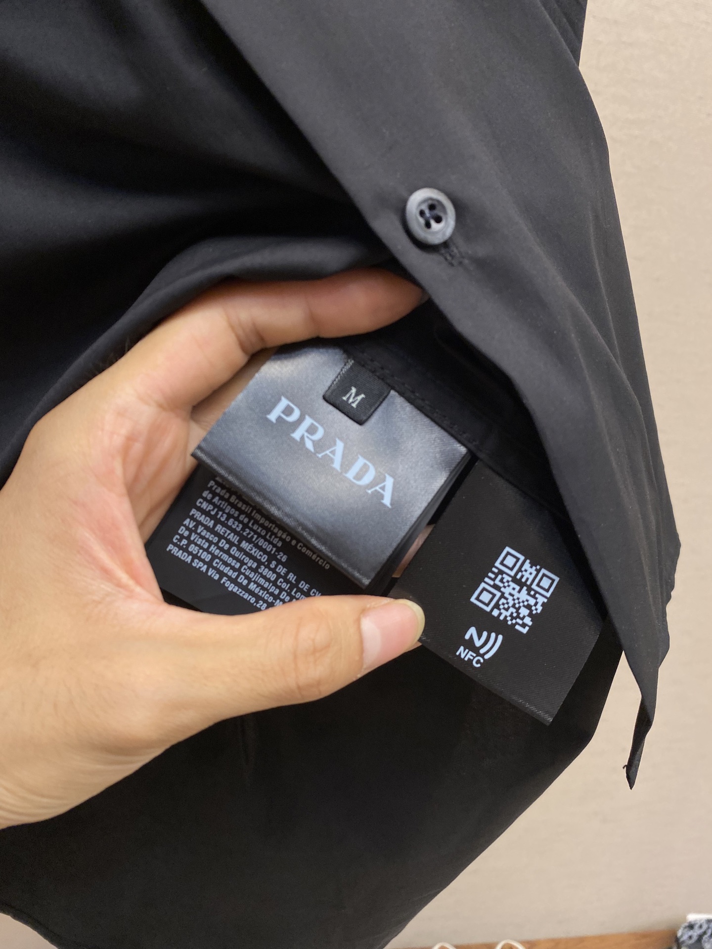 🌟🌟Prada，硅胶尼龙烫图衬衫



面料：采用100支天丝A100面料，该款面料采用定织面料，上身效
