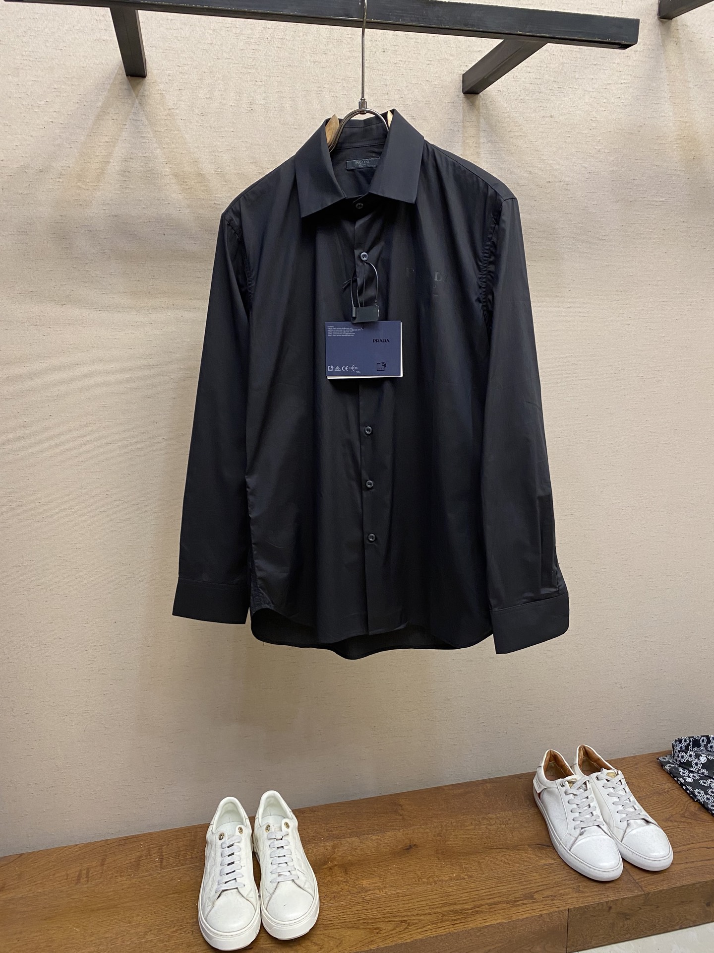 🌟🌟Prada，硅胶尼龙烫图衬衫



面料：采用100支天丝A100面料，该款面料采用定织面料，上身效