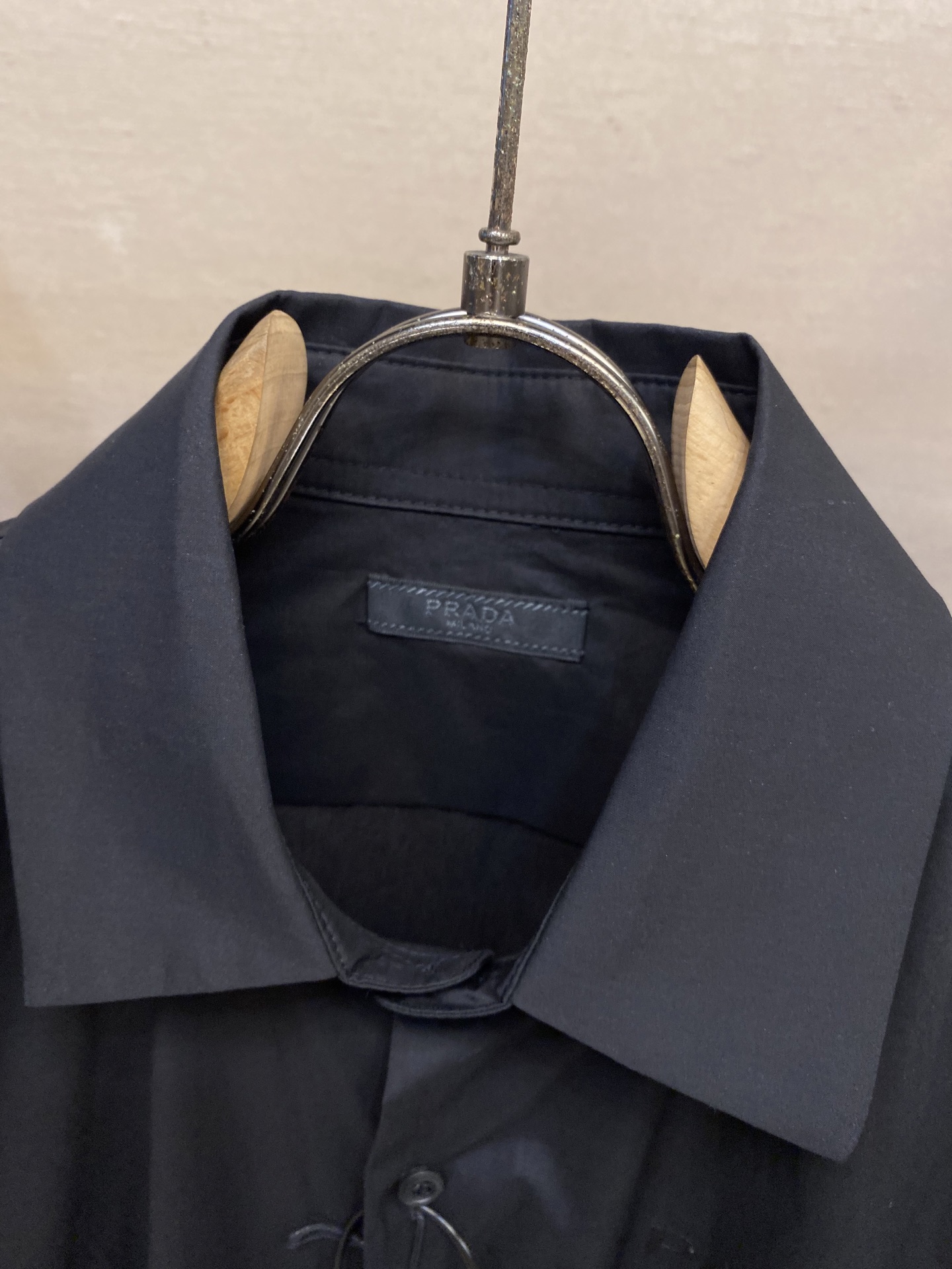 🌟🌟Prada，硅胶尼龙烫图衬衫



面料：采用100支天丝A100面料，该款面料采用定织面料，上身效
