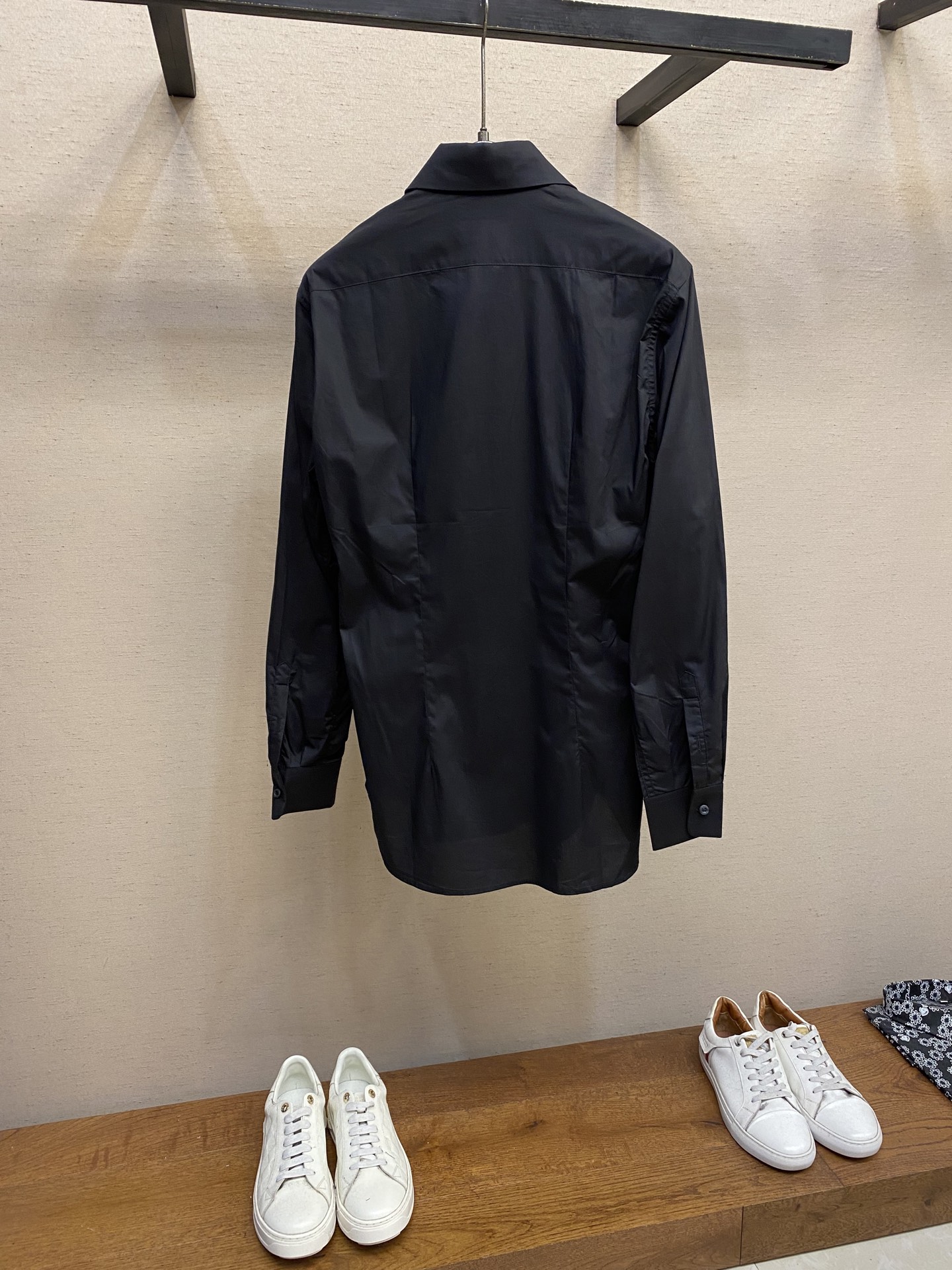 🌟🌟Prada，硅胶尼龙烫图衬衫



面料：采用100支天丝A100面料，该款面料采用定织面料，上身效