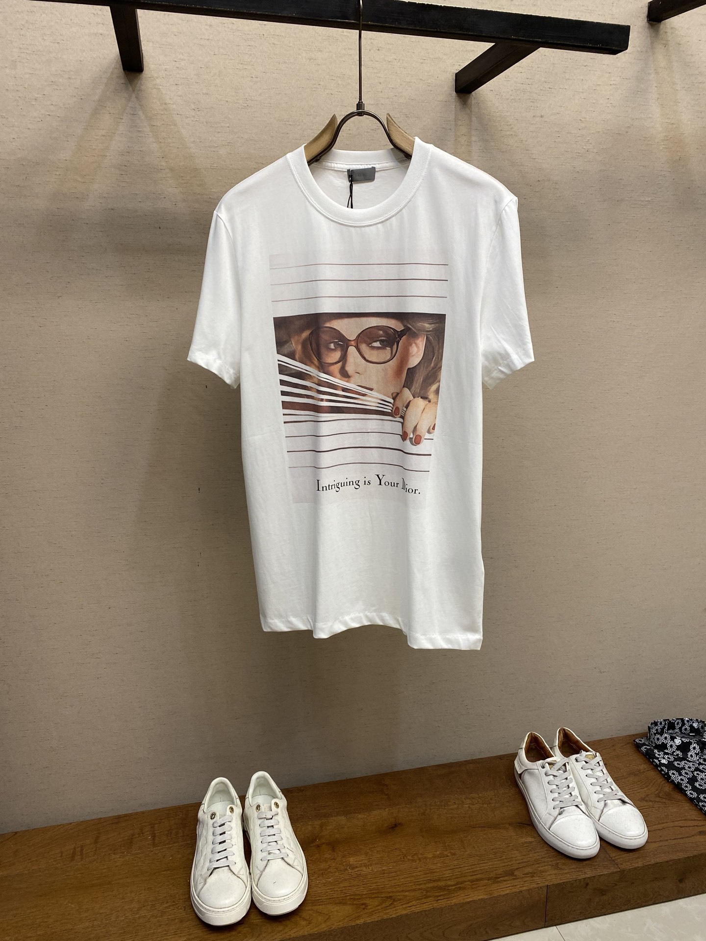 🌟🌟Dior,百叶窗印花圆领短袖
⚠️原,500购买;棉质平纹针织面料、Héritage 印花图案、标