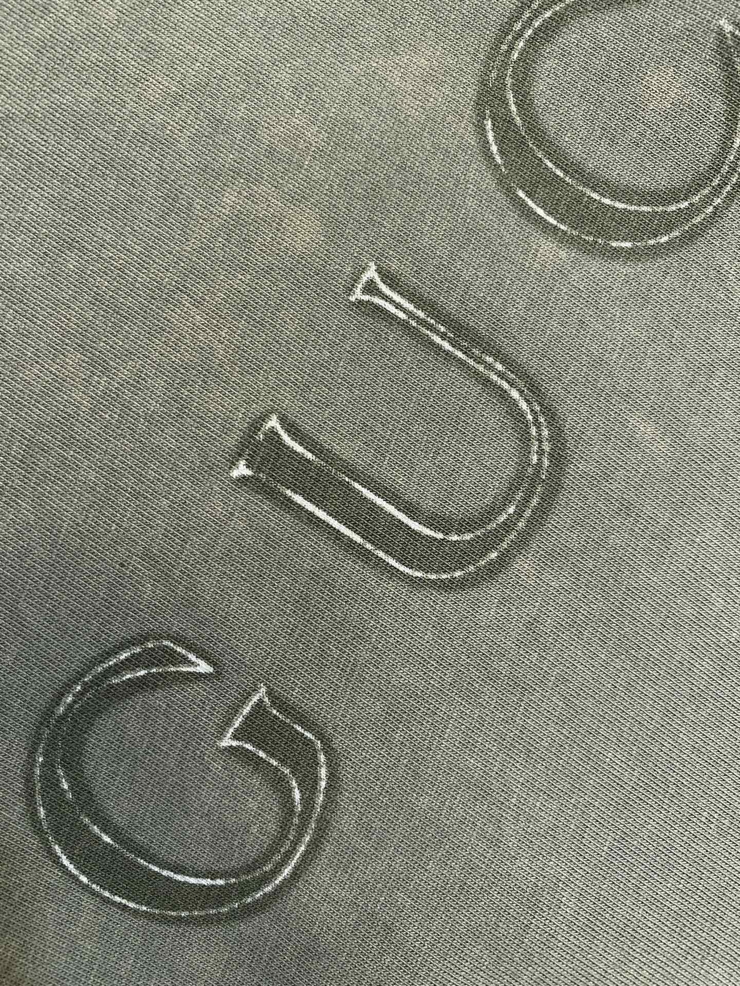 🌟🌟Gucci,GU 旧草绿印花圆领短袖
⚠️原,100购买;森林绿重磅成衣染针织棉、Gu标识印花、圆