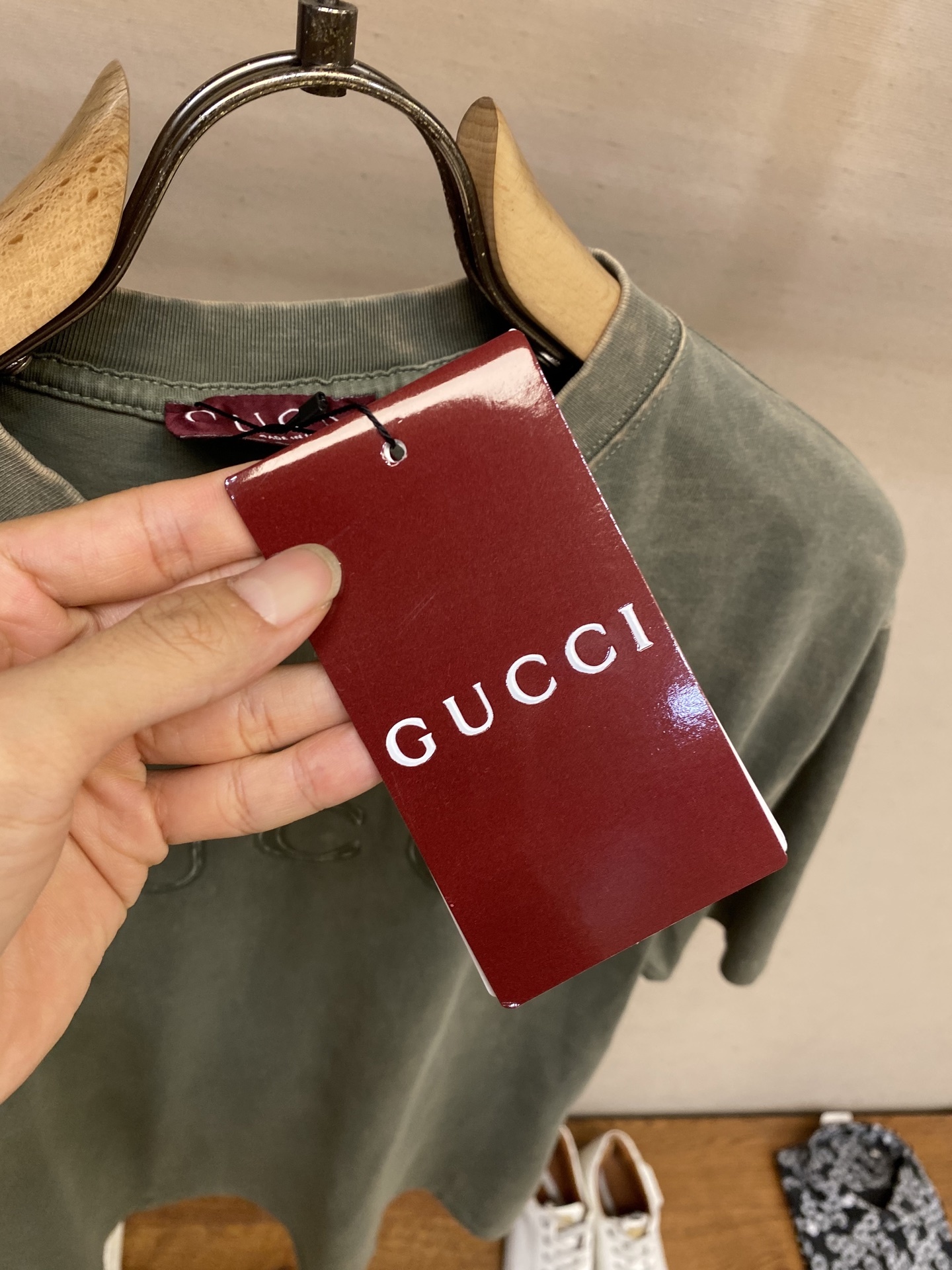 🌟🌟Gucci,GU 旧草绿印花圆领短袖
⚠️原,100购买;森林绿重磅成衣染针织棉、Gu标识印花、圆