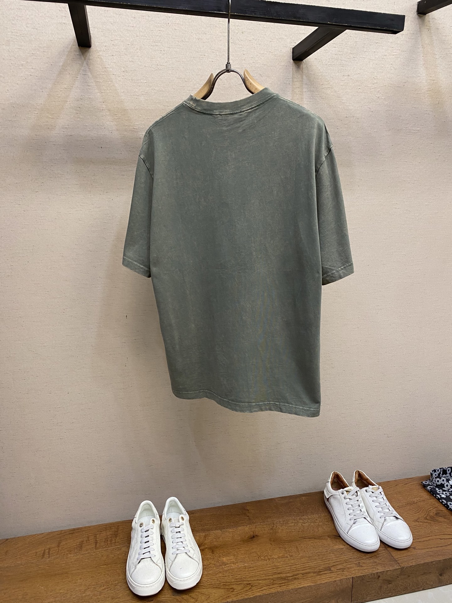 🌟🌟Gucci,GU 旧草绿印花圆领短袖
⚠️原,100购买;森林绿重磅成衣染针织棉、Gu标识印花、圆