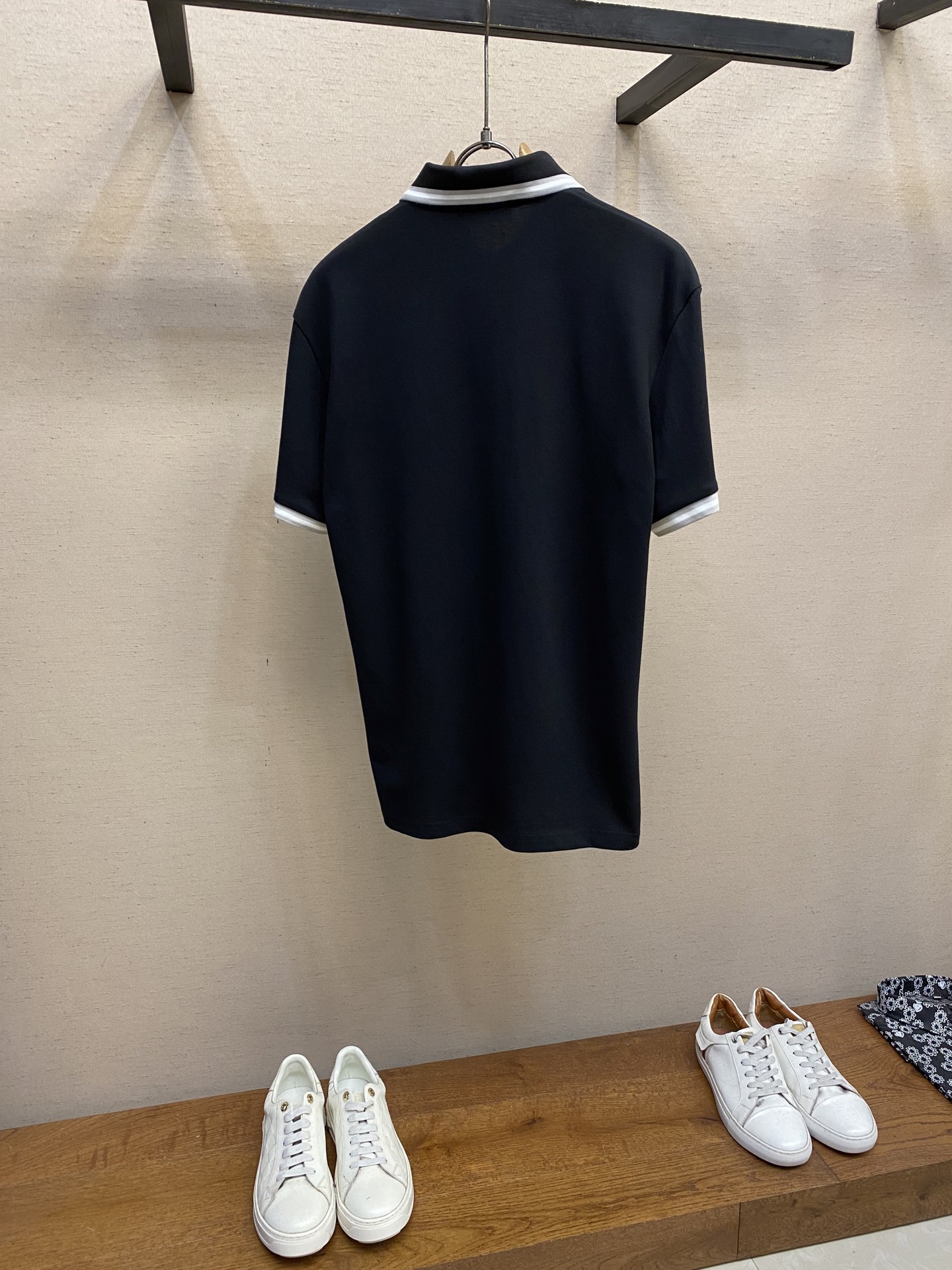 🌟🌟Prada，经典休闲商务Polo衫，胸前经典三角标，客供定制纽扣，os版型和精致的裁剪，经典款Pol