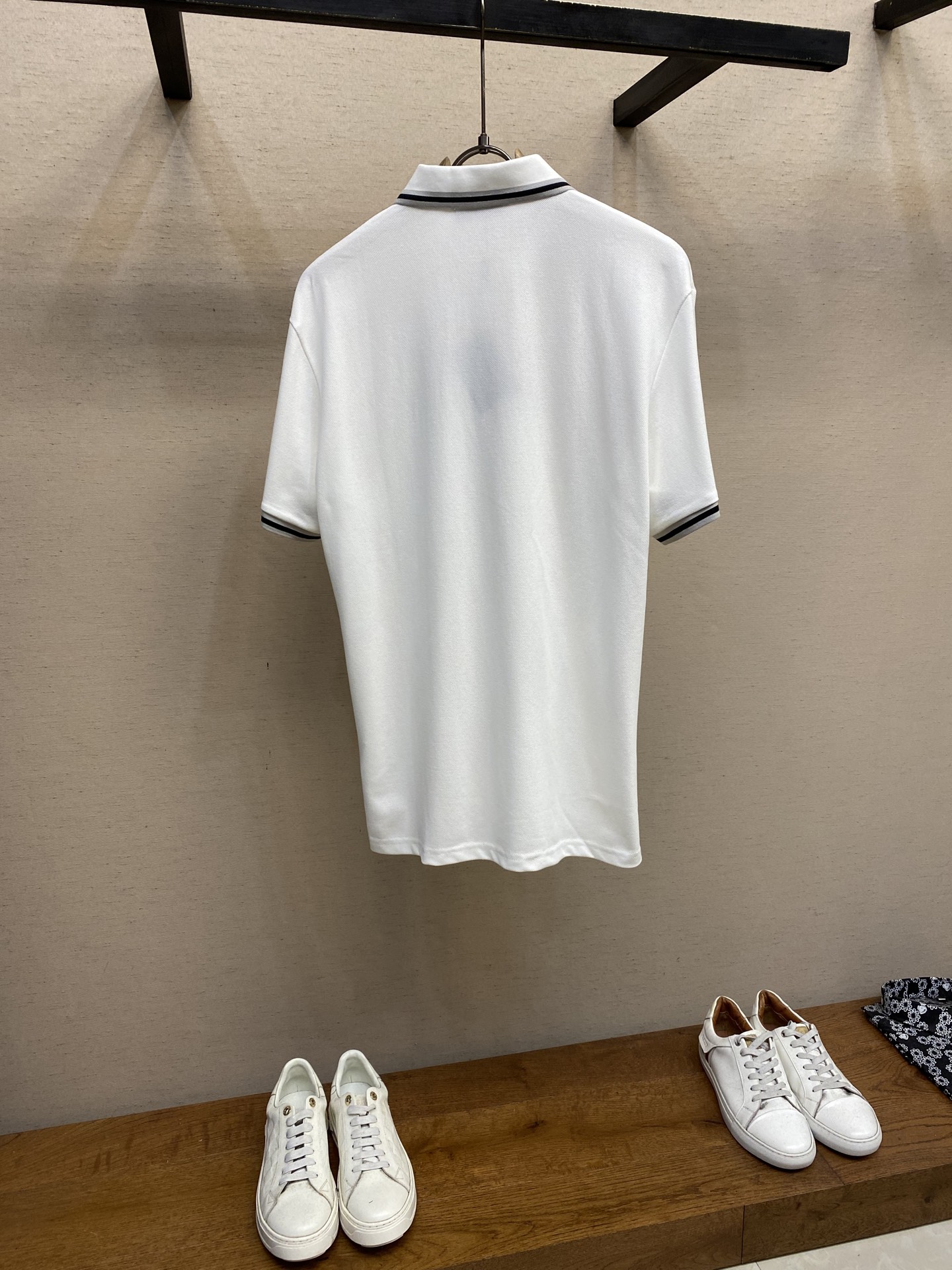 🌟🌟Prada，经典休闲商务Polo衫，胸前经典三角标，客供定制纽扣，os版型和精致的裁剪，经典款Pol