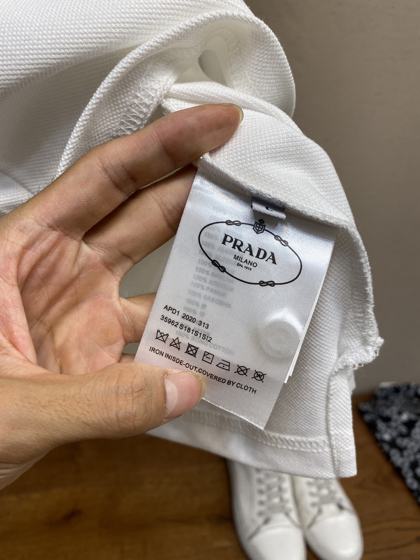 🌟🌟Prada，经典休闲商务Polo衫，胸前经典三角标，客供定制纽扣，os版型和精致的裁剪，经典款Pol