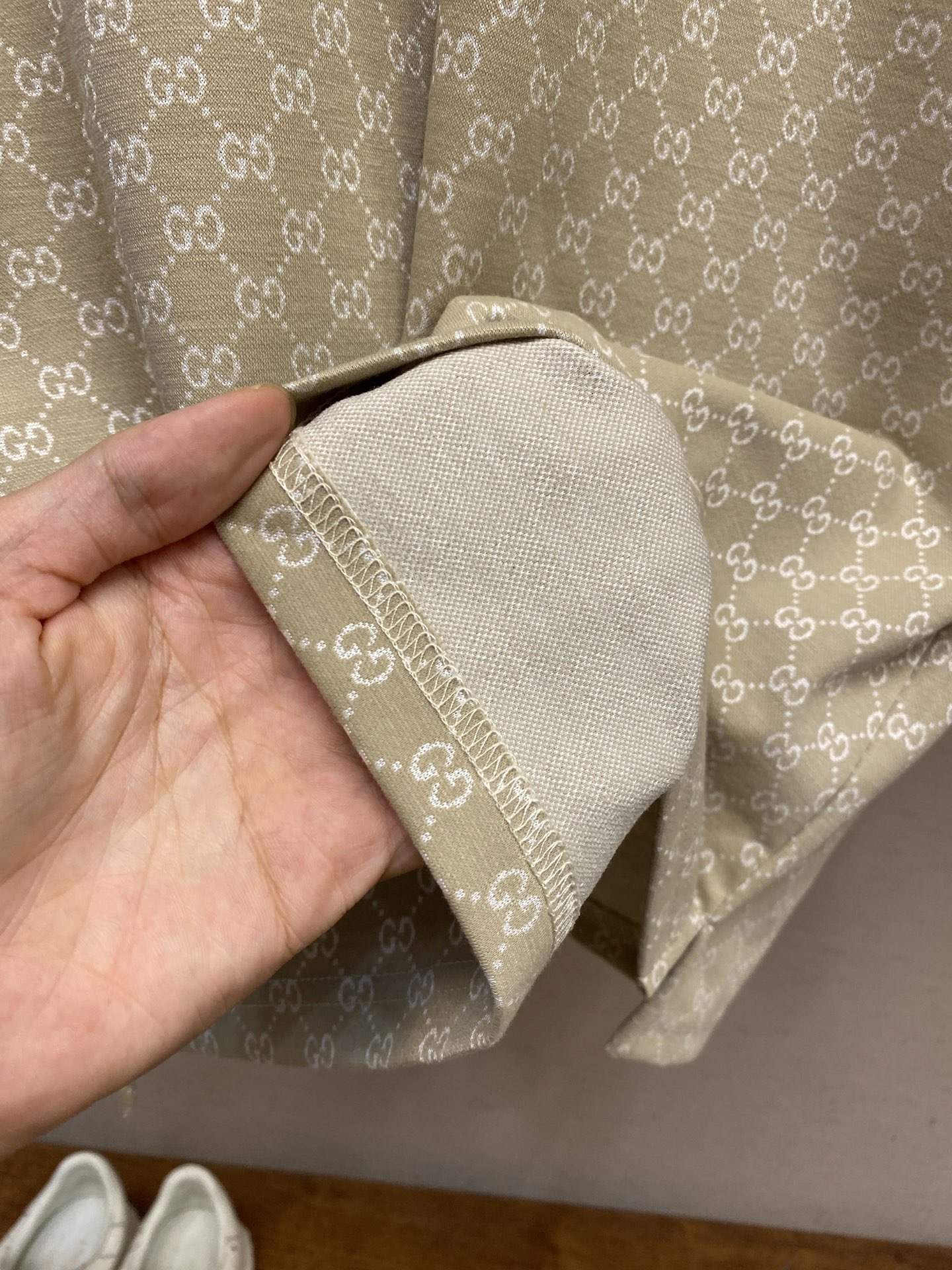🌟🌟Gucci，POLO衫翻领上身百搭半袖高版本纯棉经典短袖
这款纯棉拼色 高克重纯棉场上是没有的，我们