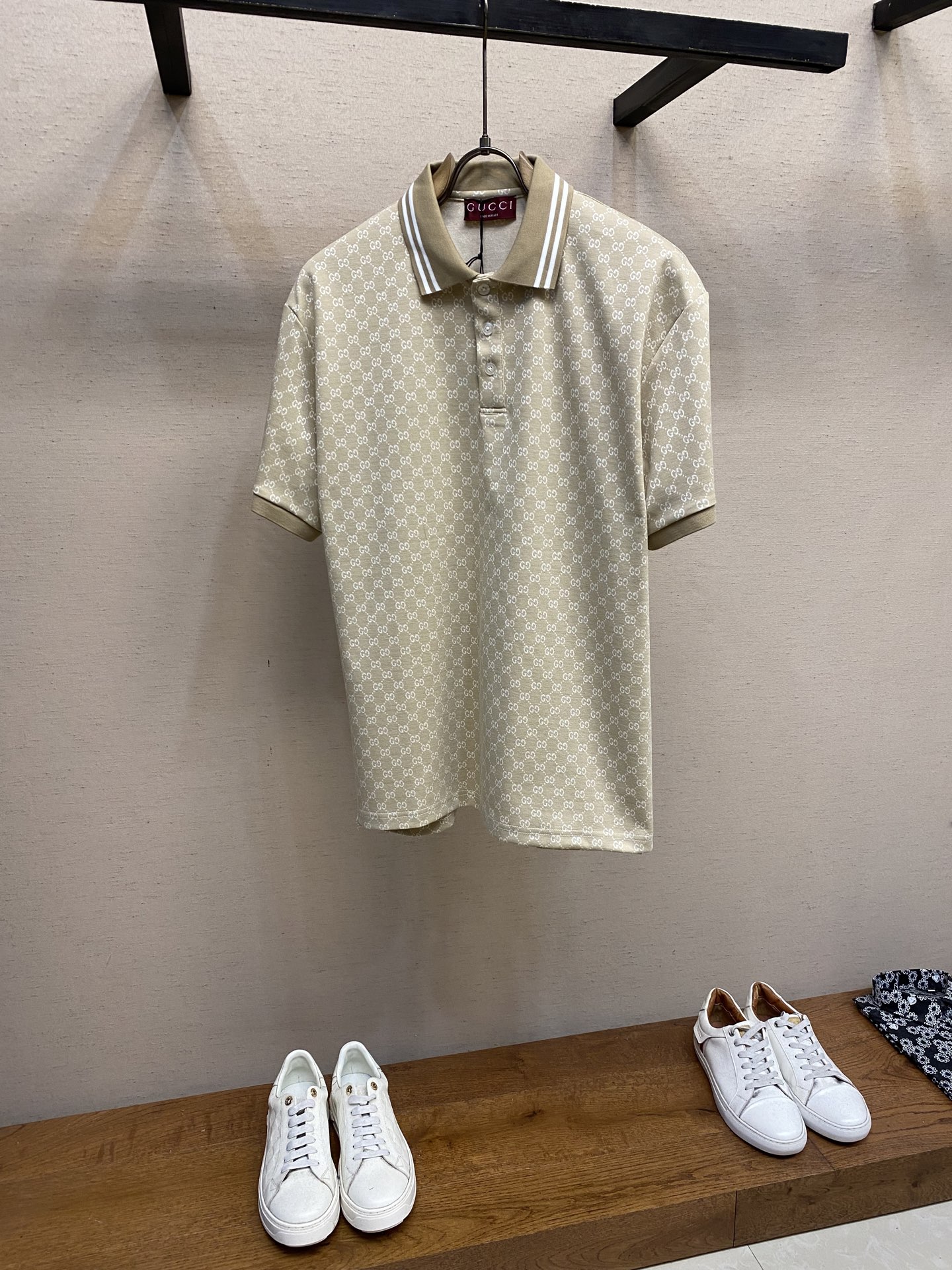 🌟🌟Gucci，POLO衫翻领上身百搭半袖高版本纯棉经典短袖
这款纯棉拼色 高克重纯棉场上是没有的，我们