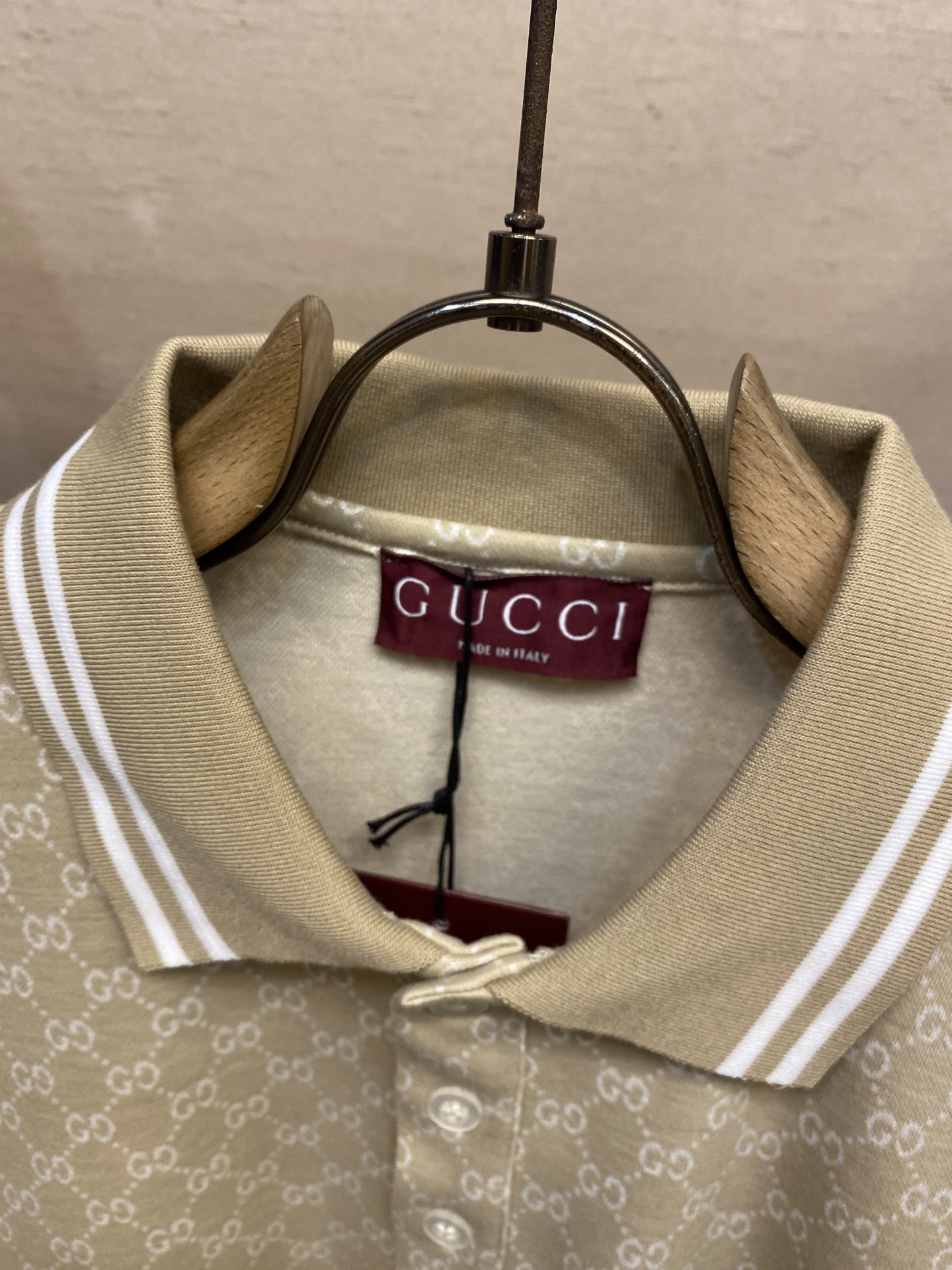 🌟🌟Gucci，POLO衫翻领上身百搭半袖高版本纯棉经典短袖
这款纯棉拼色 高克重纯棉场上是没有的，我们
