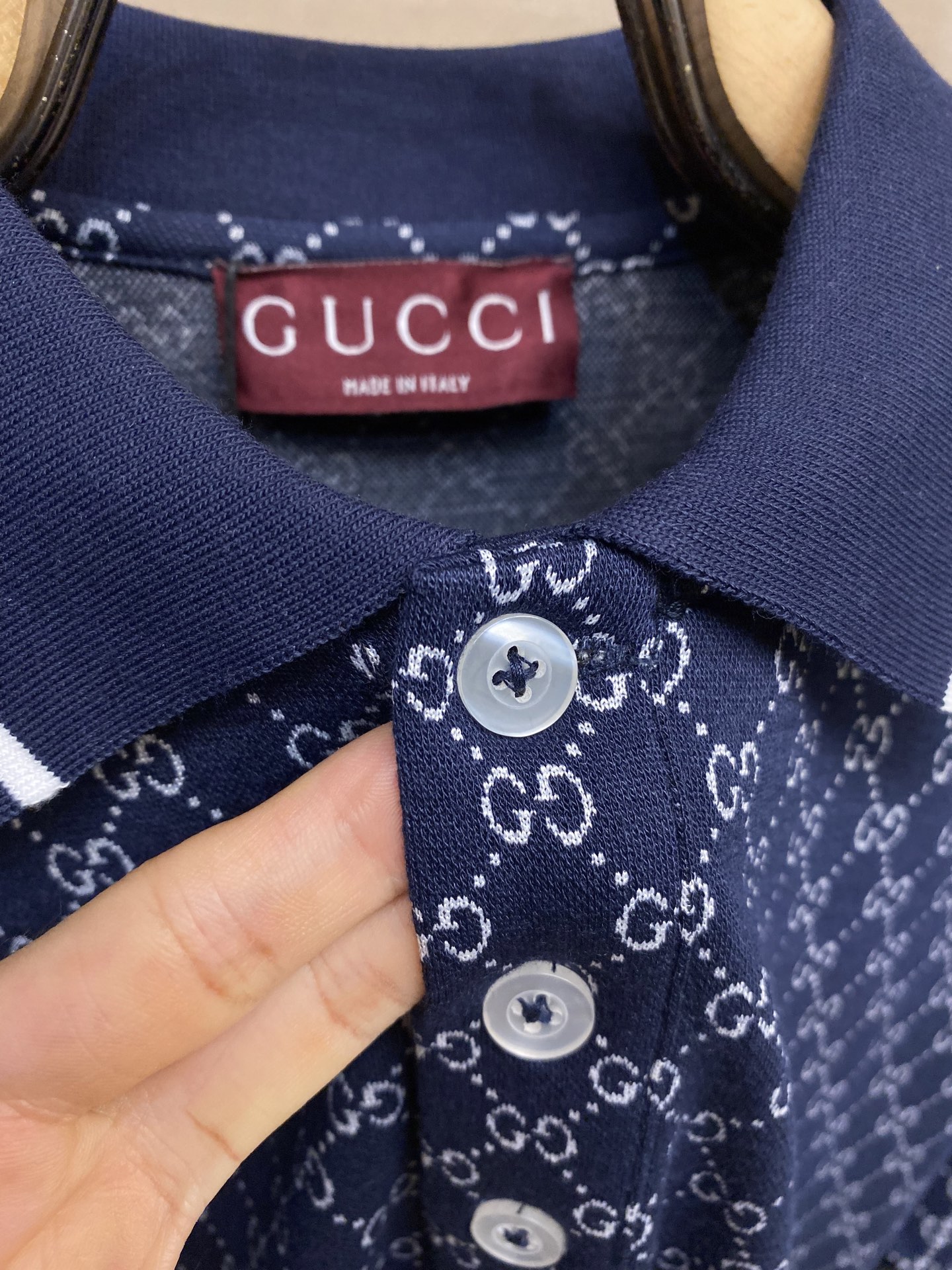🌟🌟Gucci，POLO衫翻领上身百搭半袖高版本纯棉经典短袖
这款纯棉拼色 高克重纯棉场上是没有的，我们