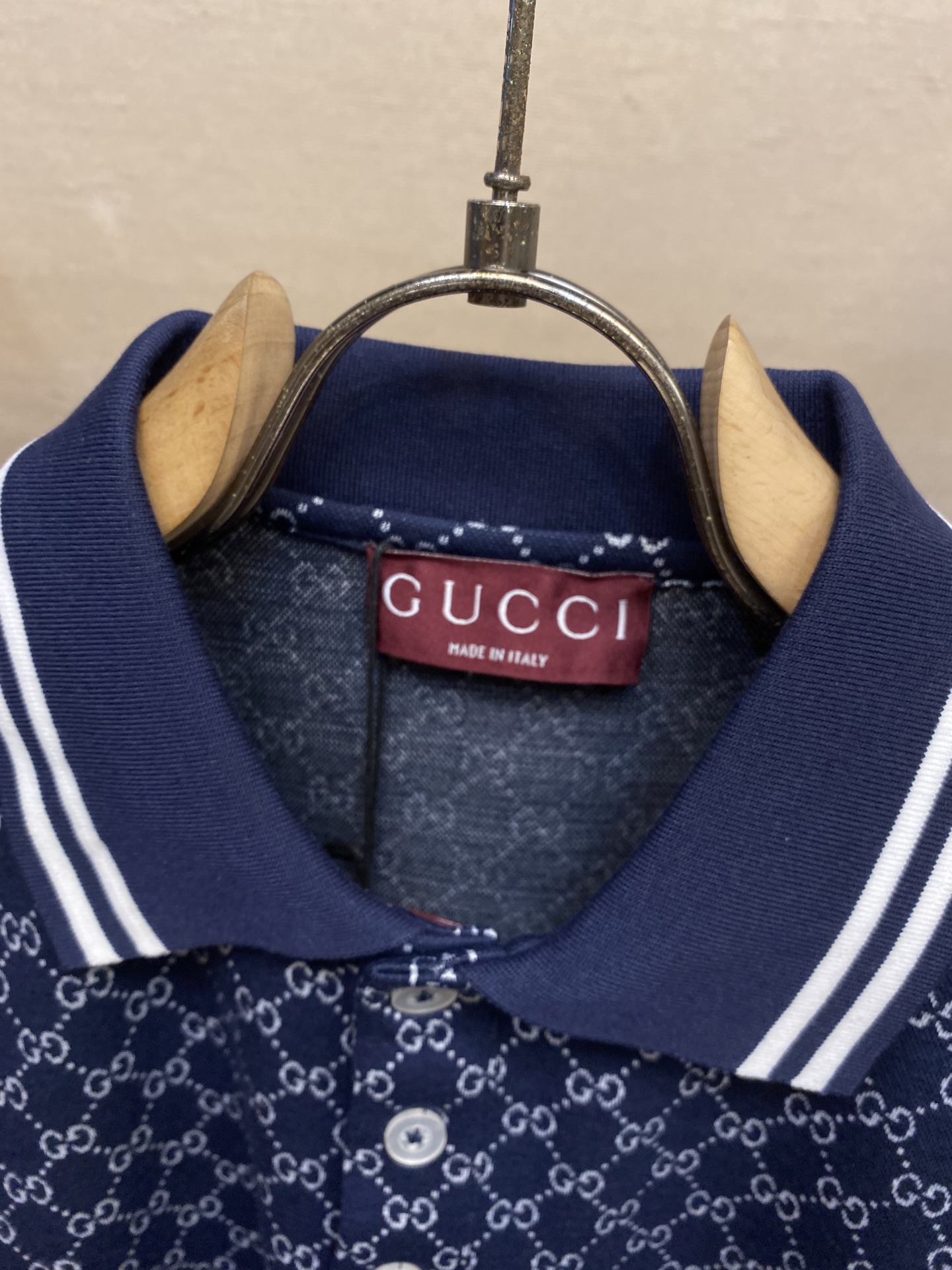 🌟🌟Gucci，POLO衫翻领上身百搭半袖高版本纯棉经典短袖
这款纯棉拼色 高克重纯棉场上是没有的，我们