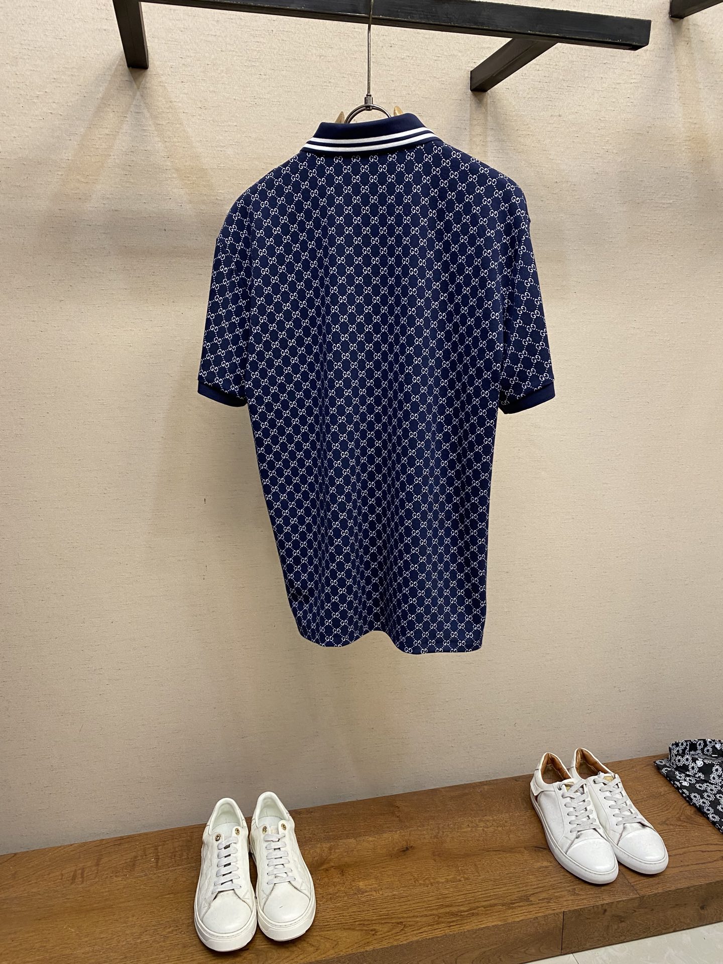 🌟🌟Gucci，POLO衫翻领上身百搭半袖高版本纯棉经典短袖
这款纯棉拼色 高克重纯棉场上是没有的，我们