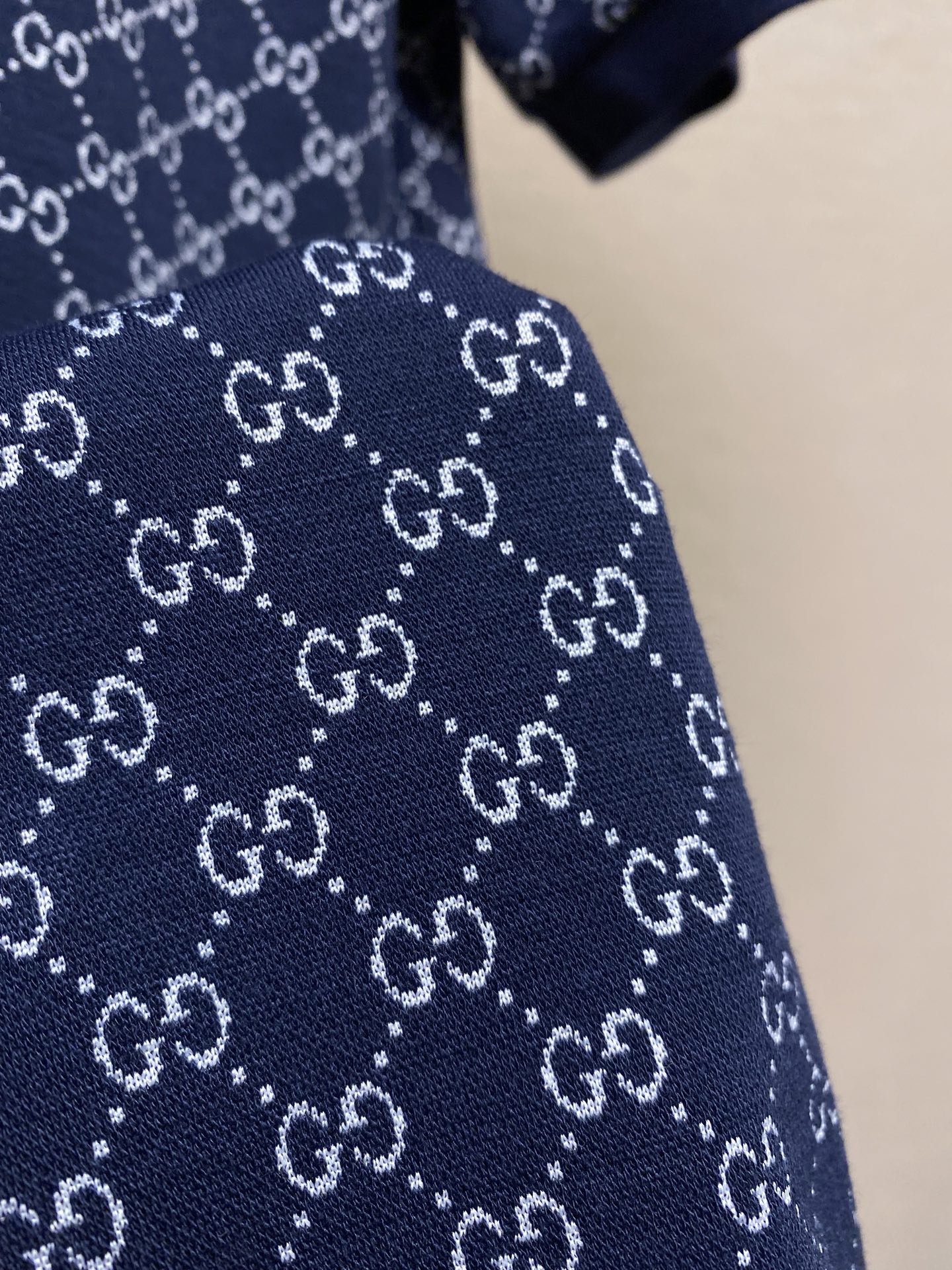 🌟🌟Gucci，POLO衫翻领上身百搭半袖高版本纯棉经典短袖
这款纯棉拼色 高克重纯棉场上是没有的，我们
