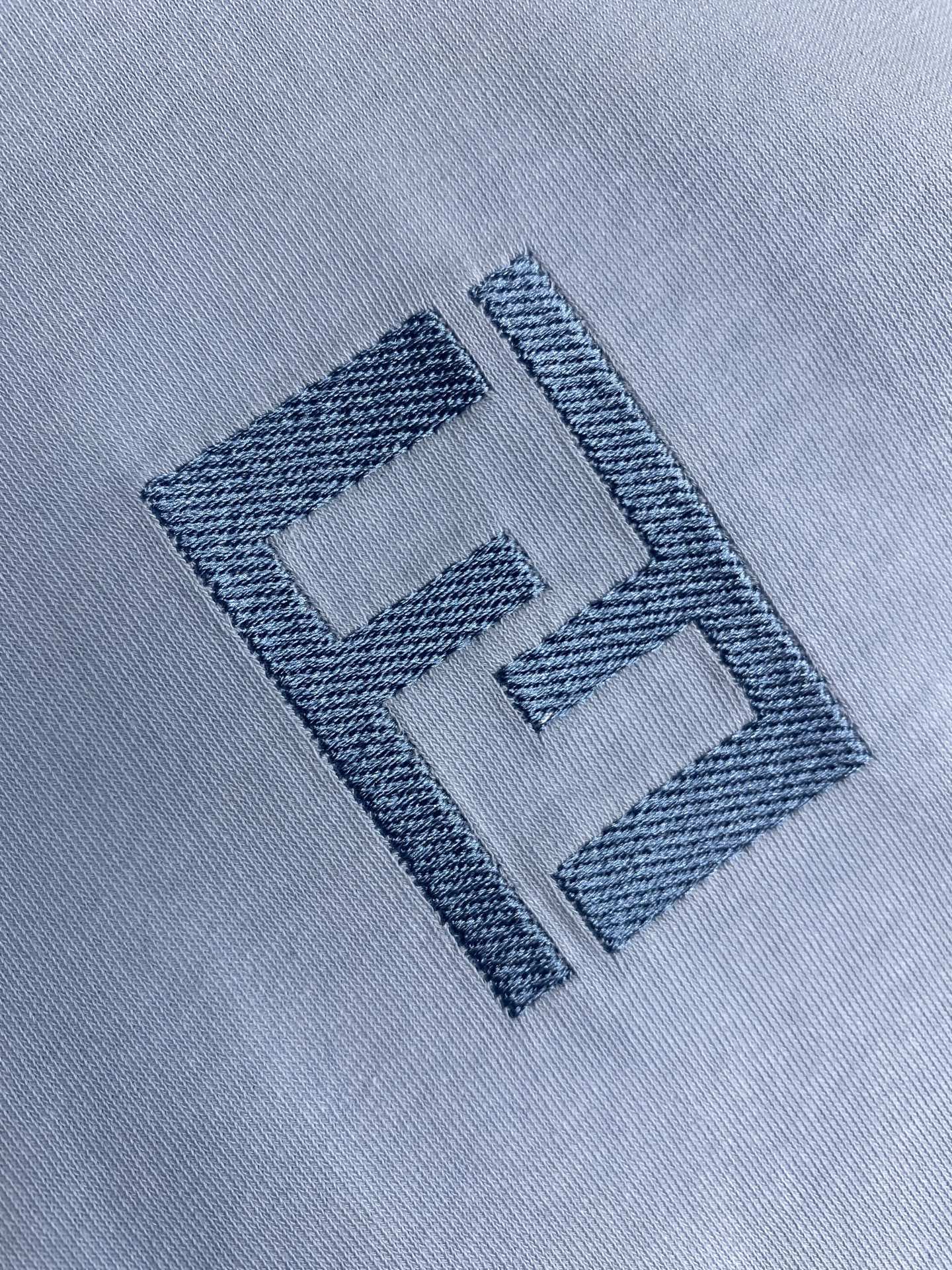 🌟🌟Fendi，双FF大刺绣logo清爽蓝短袖T恤 
 25夏季新款 情侣款百搭短袖T，FD浅雾霭蓝FF