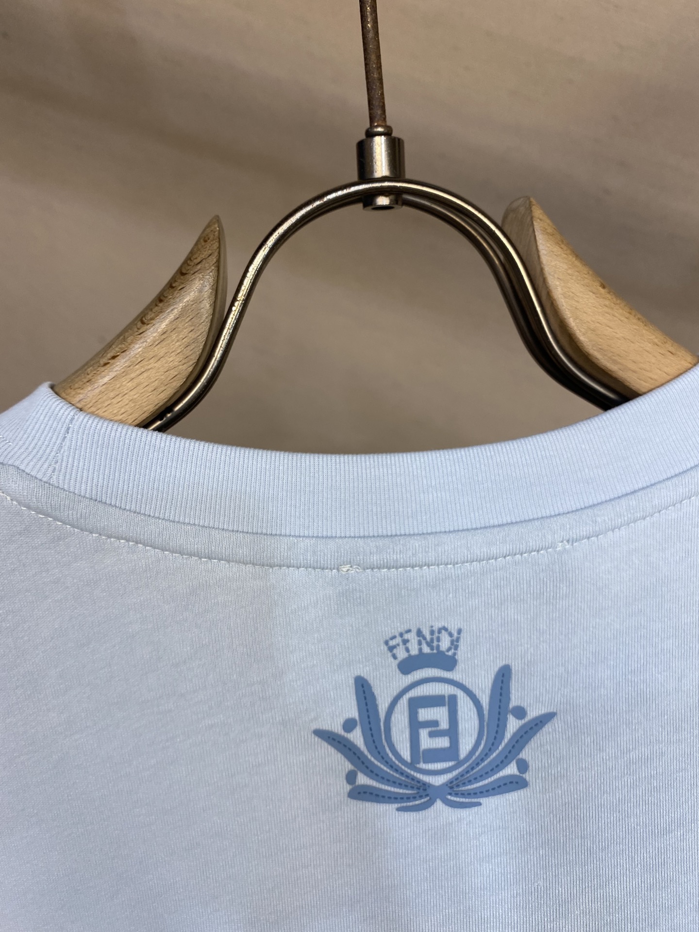 🌟🌟Fendi，双FF大刺绣logo清爽蓝短袖T恤 
 25夏季新款 情侣款百搭短袖T，FD浅雾霭蓝FF