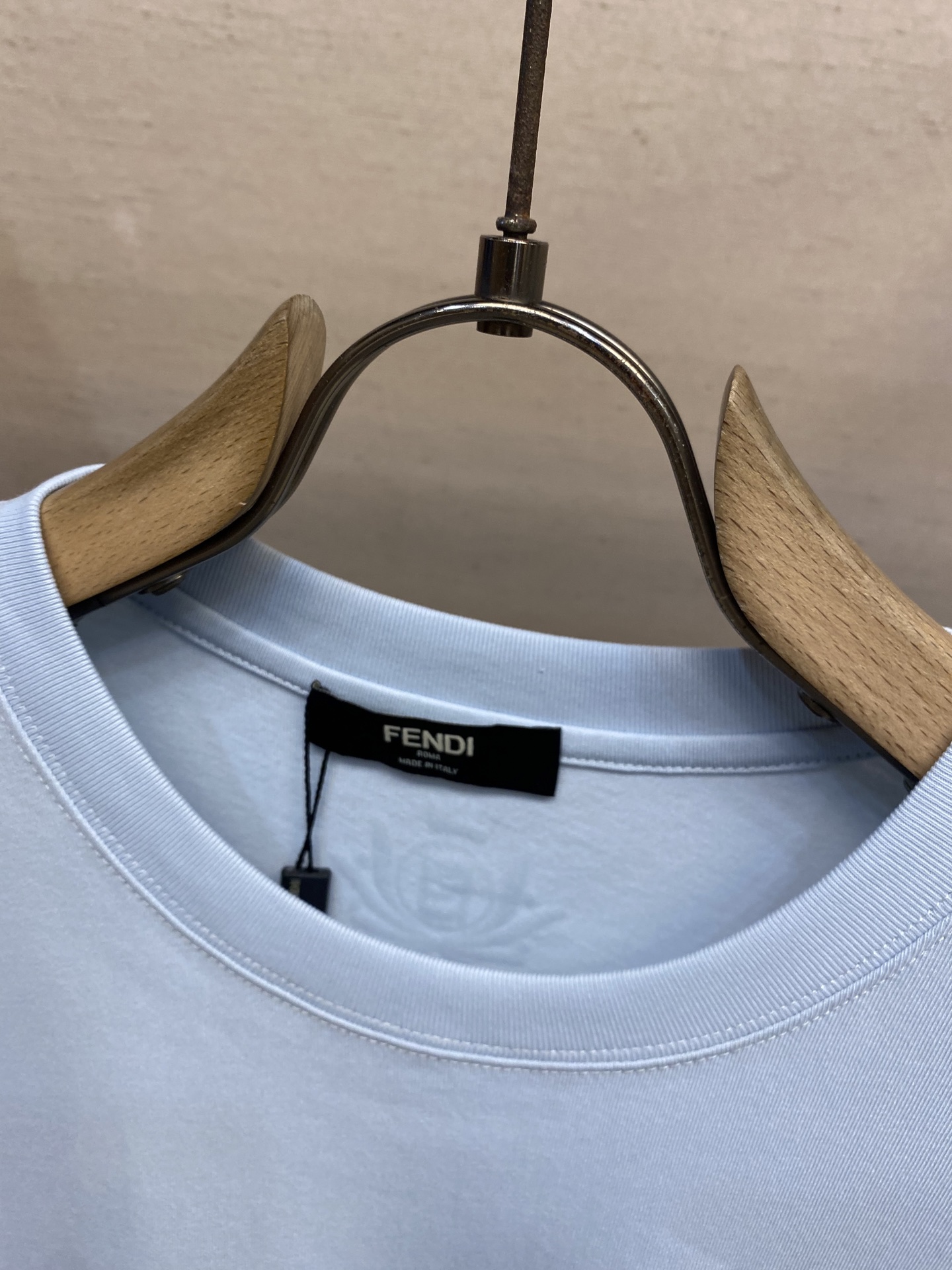 🌟🌟Fendi，双FF大刺绣logo清爽蓝短袖T恤 
 25夏季新款 情侣款百搭短袖T，FD浅雾霭蓝FF