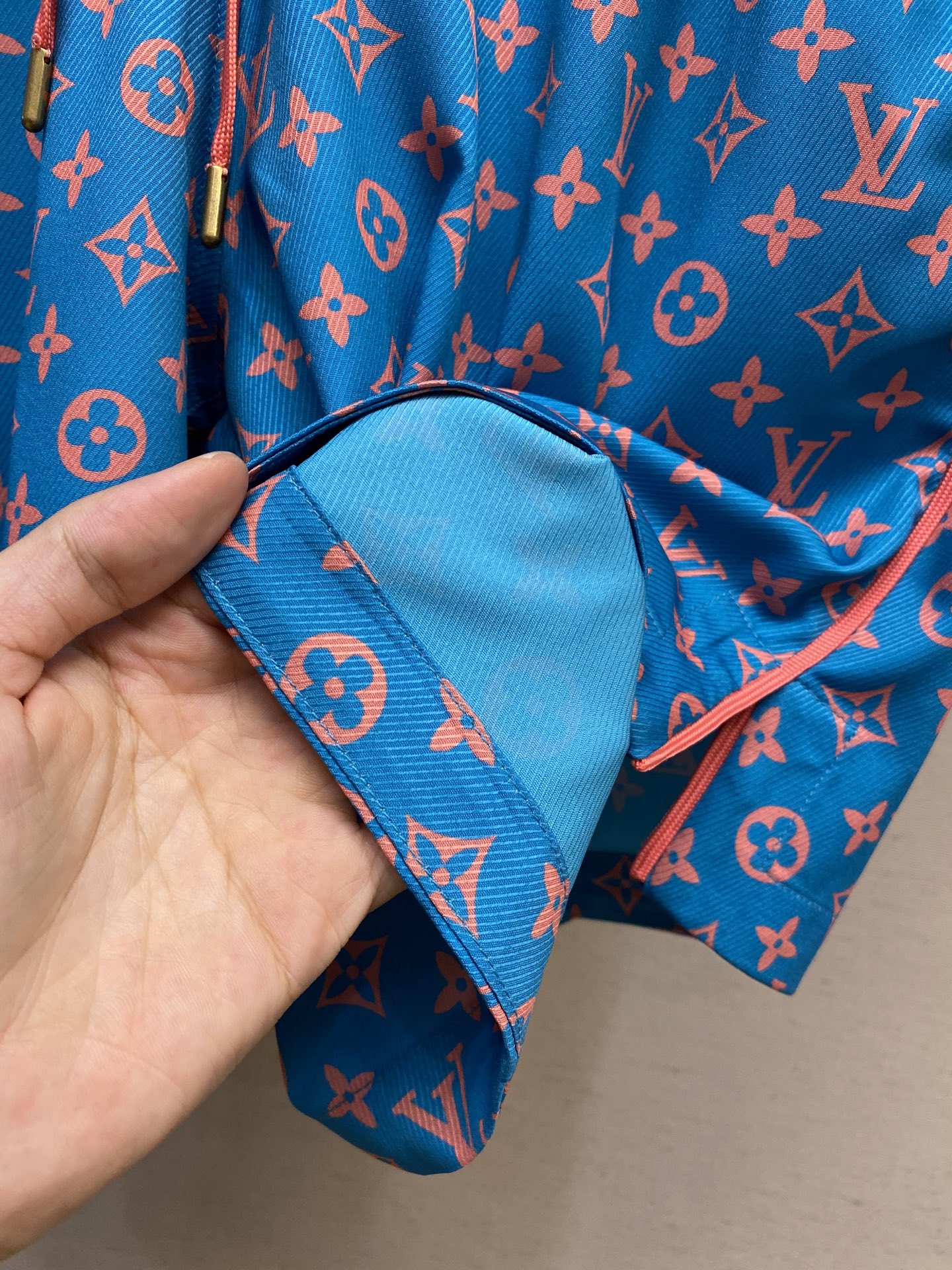 Louis Vuitton Monogram Glow Shorts: Family Edition with Unique Pattern and Colorful Details - 图片 8