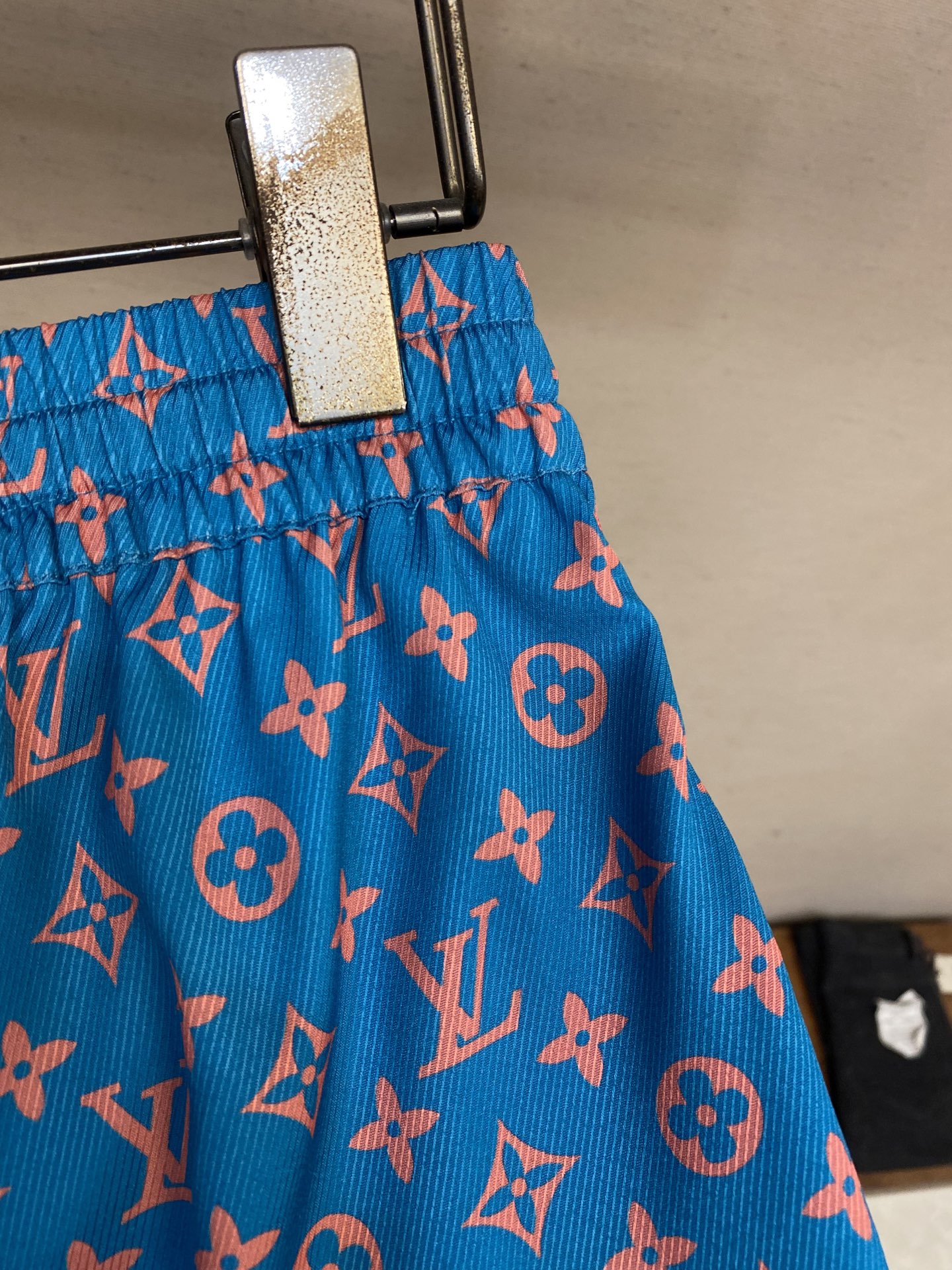 Louis Vuitton Monogram Glow Shorts: Family Edition with Unique Pattern and Colorful Details - 图片 9