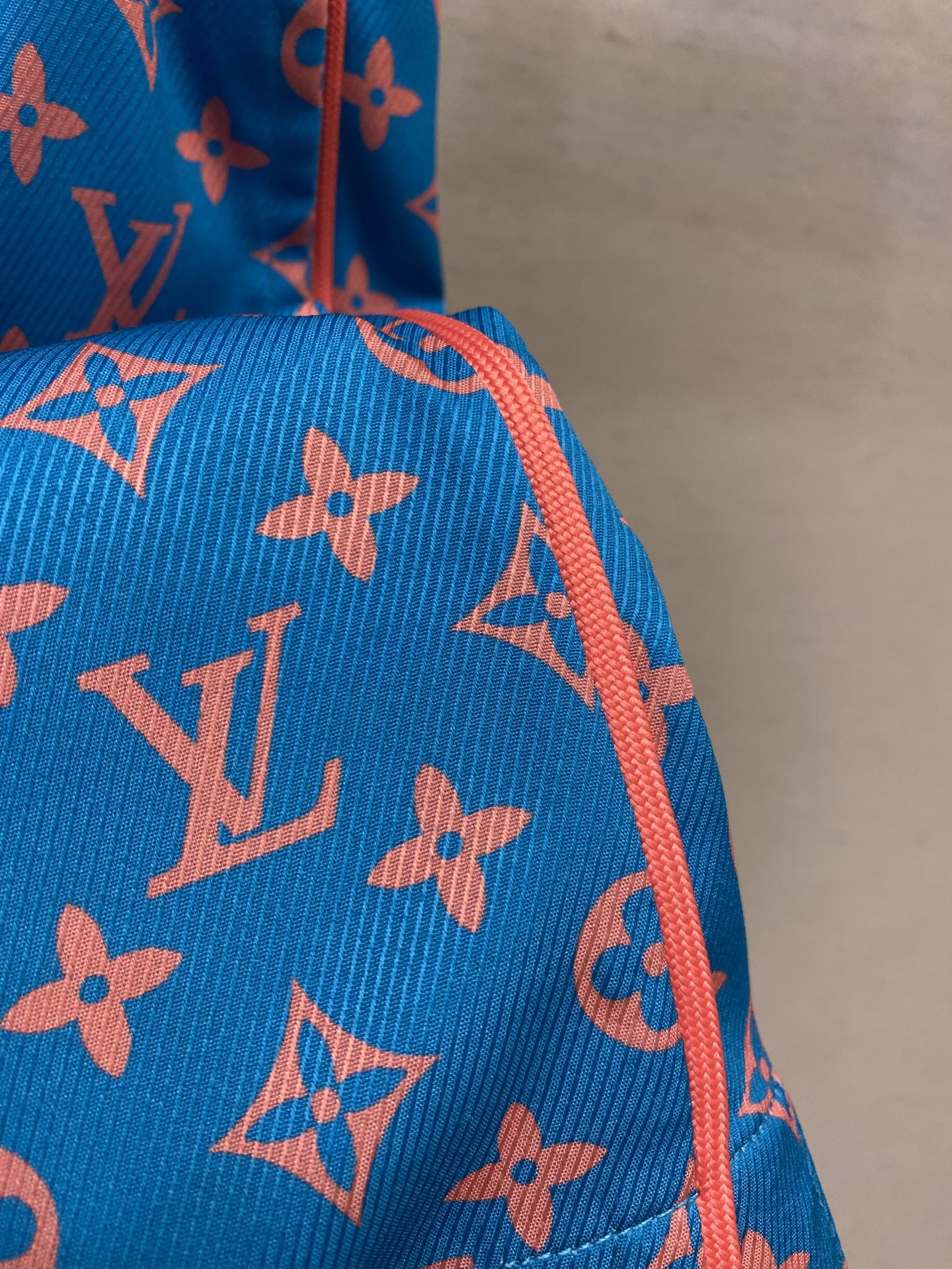 Louis Vuitton Monogram Glow Shorts: Family Edition with Unique Pattern and Colorful Details - 图片 7