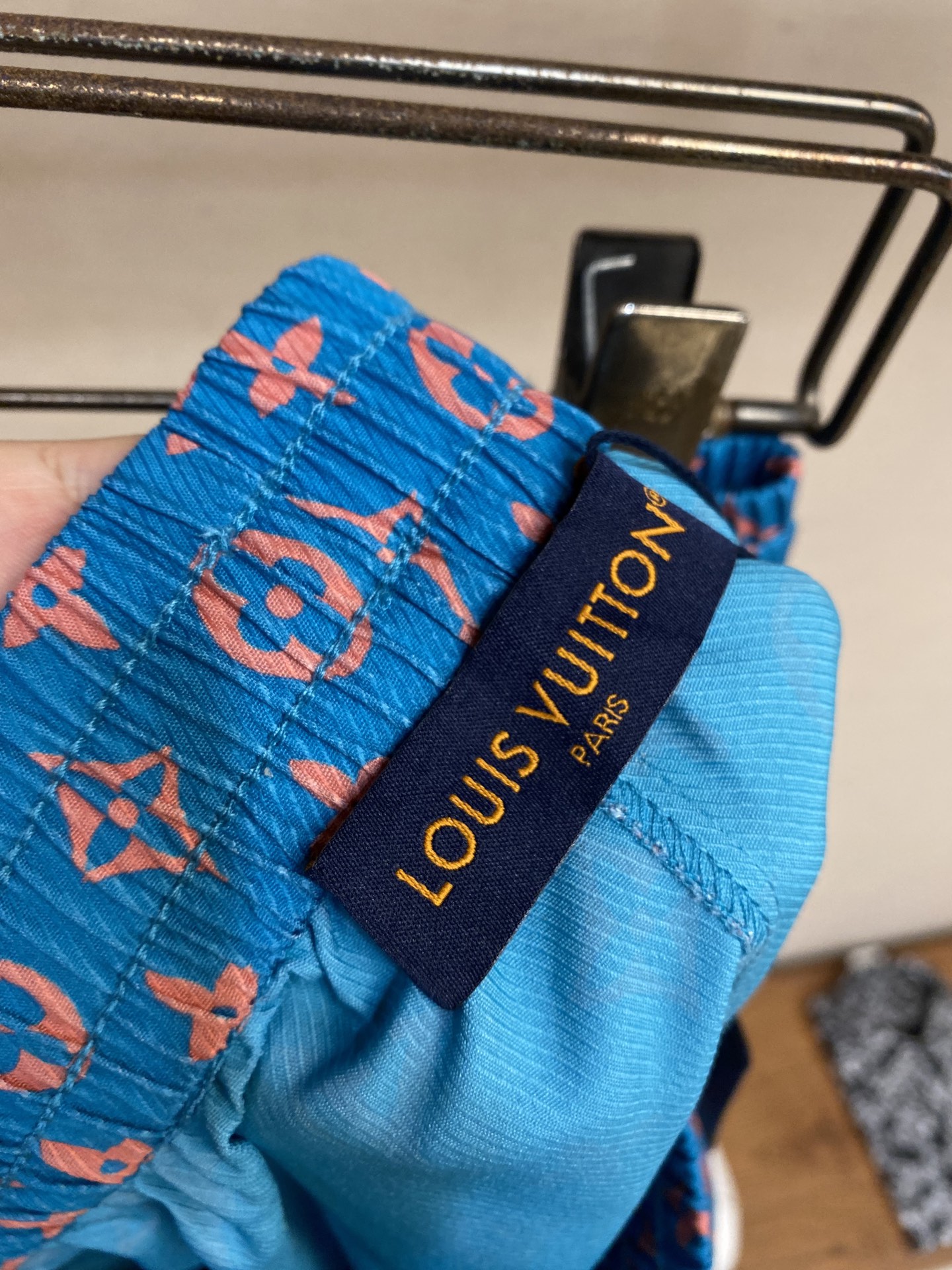 Louis Vuitton Monogram Glow Shorts: Family Edition with Unique Pattern and Colorful Details - 图片 3