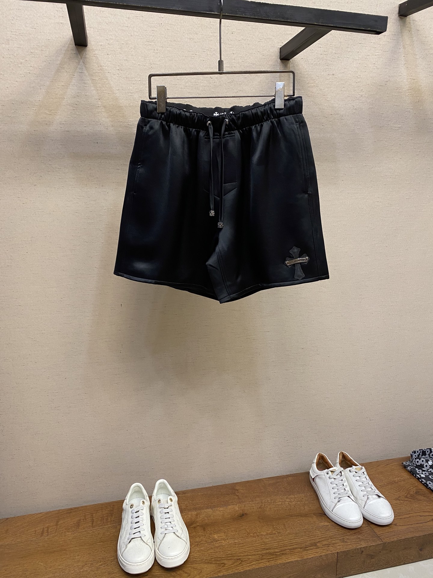 NO:437113,CH, cannot be machine-washed CH summer new casual shorts Acetate composite fabric High-quality texture Premium inner custom LOGO silk lining Comfortable and breathable Custom hardware Versatile casual Size S-XL, chrome hearts, shorts, alexander wang19860909CH,不可机洗克罗心 CH夏装新款休闲短裤 醋酸复合面料 质感高级显贵 内里定做LOGO丝质内衬 舒适透气 定做五金 百搭休闲 尺码S-XL,,chrome hearts,shorts,alexander wang,Men's clothing