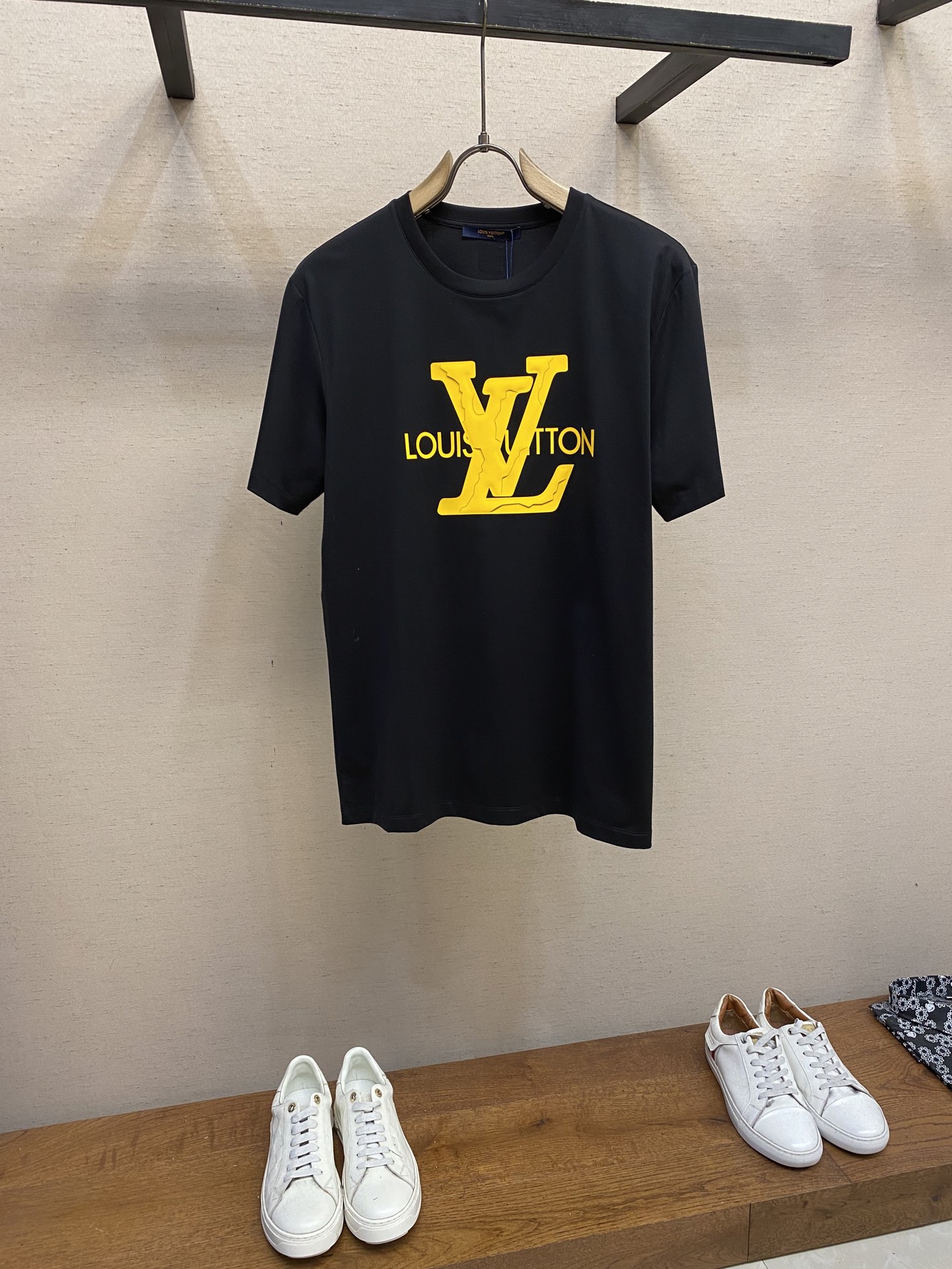 NO:437086,1V, new short-sleeved yyds, daily wear, custom-made pure cotton elastic cotton fabric short-sleeved T-shirt, charm lies in creating a simple and luxurious fashion, and feel the unique temperament of the British style at will. The loose style shows a casual and casual style, whether it is matched with jeans, casual pants, or skirts, it can show a unique personality. Size 46-56,, skirts, jeans, T-shirt, tees, t-shirt, alexander wang198609091V,新款短袖yyds 日常出门闭眼搭 定制纯棉弹力棉面料短袖T恤 魅力在于创造了简约奢华感的时尚,随意搭配感受英式风格独特气质. 宽松的版型展现出休闲随意的风格,无论是搭配牛仔裤、休闲裤、还是裙子,都能展现出独特的个性 尺码46-56,,skirts,jeans,T-shirt,tees，t-shirt,alexander wang,Men's clothing