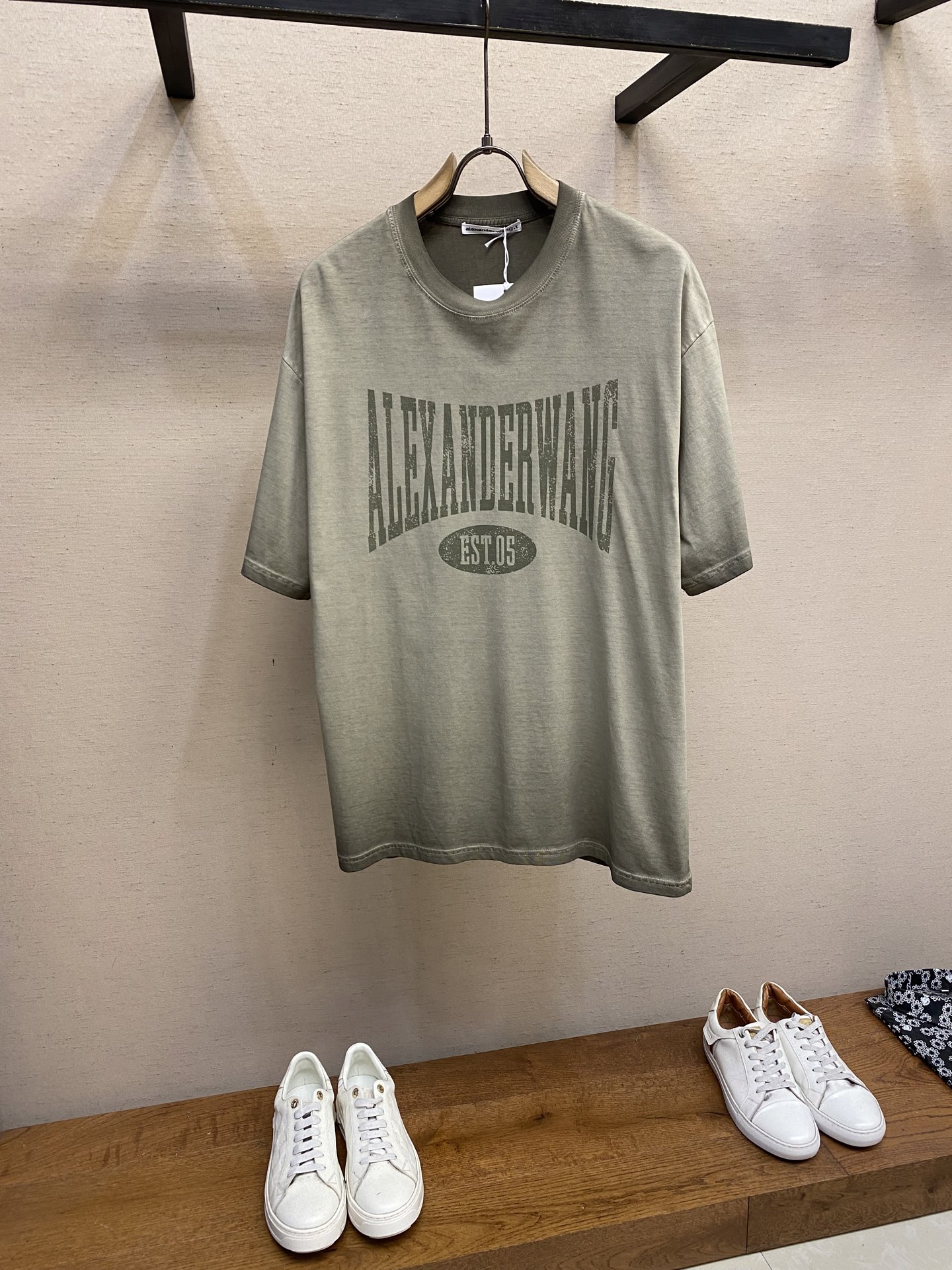 NO:437185,Alexander wang new heavy industry wash water used brown gradient cotton round neck T-shirt loose style men and women Size S-XL, tees, t-shirt, alexander wang19860909Alexander wang新款重工洗水做旧棕色渐变纯棉圆领T恤 宽松版型 男女同款 尺码S-XL,,tees，t-shirt,alexander wang,Men's clothing