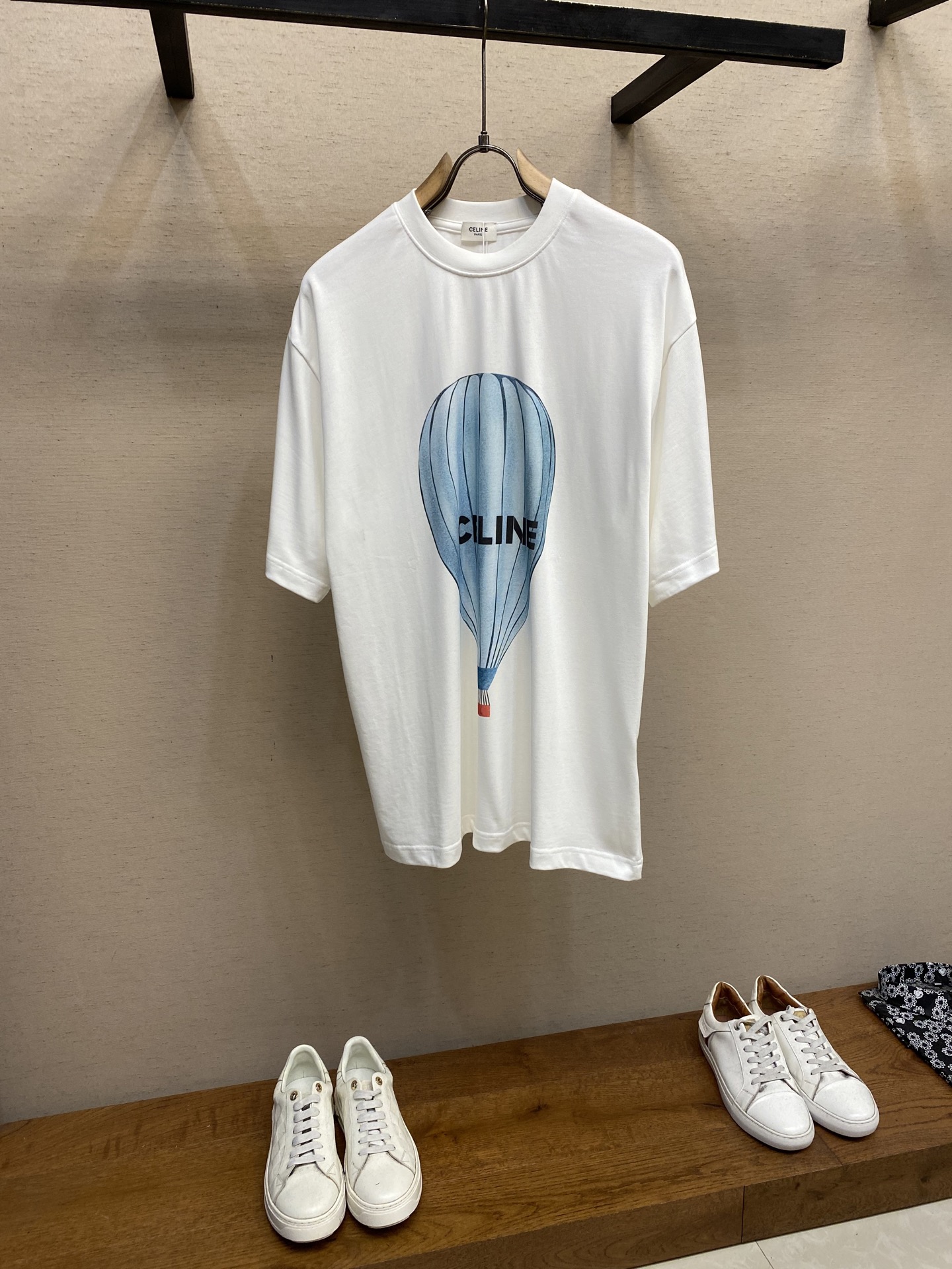 NO:437128,Celine, new hot air balloon printed black cotton short-sleeved T-shirt loose style, same style for men and women, sizes S-XL, celine, T-shirt, tees, t-shirt, alexander wang19860909Celine,新款热气球印花黑色纯棉短袖T恤宽松版型 男女同款  尺码S-XL,,celine,T-shirt,tees，t-shirt,alexander wang,Men's clothing