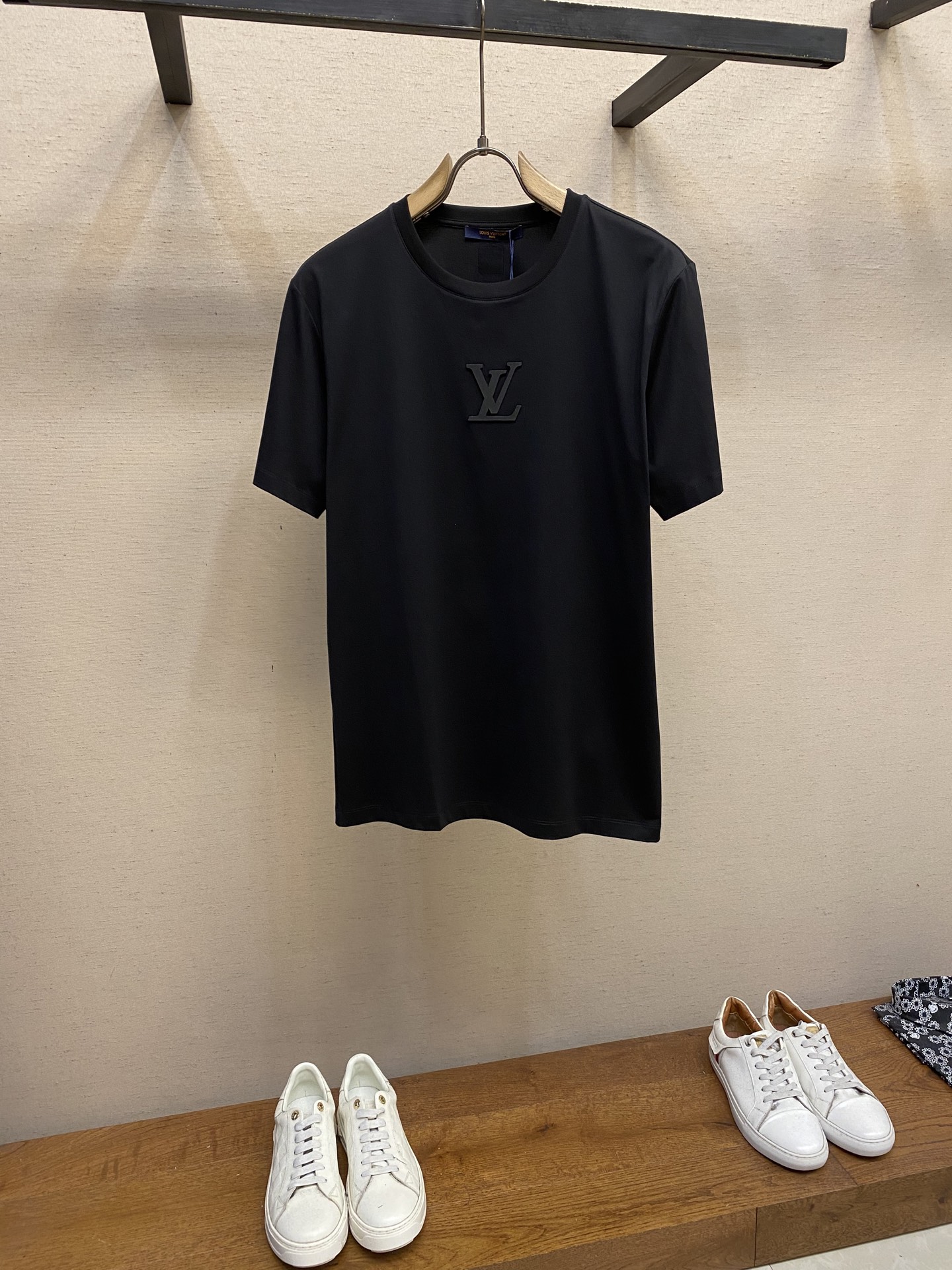 NO:437153,1V, new short-sleeved yyds, daily wear, custom-made pure cotton elastic cotton fabric short-sleeved T-shirt, charm lies in creating a simple and luxurious fashion, and feel the unique temperament of the British style at will. The loose style shows a casual and casual style, whether it is matched with jeans, casual pants, or skirts, it can show a unique personality. Size 46-56,, skirts, jeans, T-shirt, tees, t-shirt, alexander wang198609091V,新款短袖yyds 日常出门闭眼搭 定制纯棉弹力棉面料短袖T恤 魅力在于创造了简约奢华感的时尚,随意搭配感受英式风格独特气质. 宽松的版型展现出休闲随意的风格,无论是搭配牛仔裤、休闲裤、还是裙子,都能展现出独特的个性 尺码46-56,,skirts,jeans,T-shirt,tees，t-shirt,alexander wang,Men's clothing