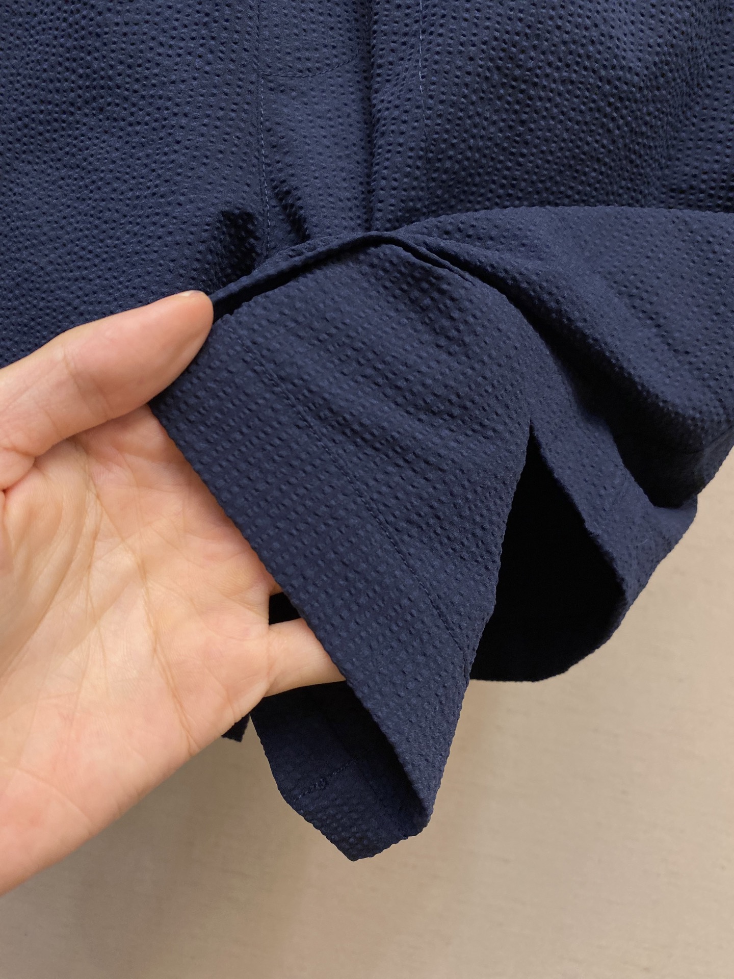 Moncler Cotton-Polyester Bubble Wrinkled Shorts for Comfort and Style - 图片 7