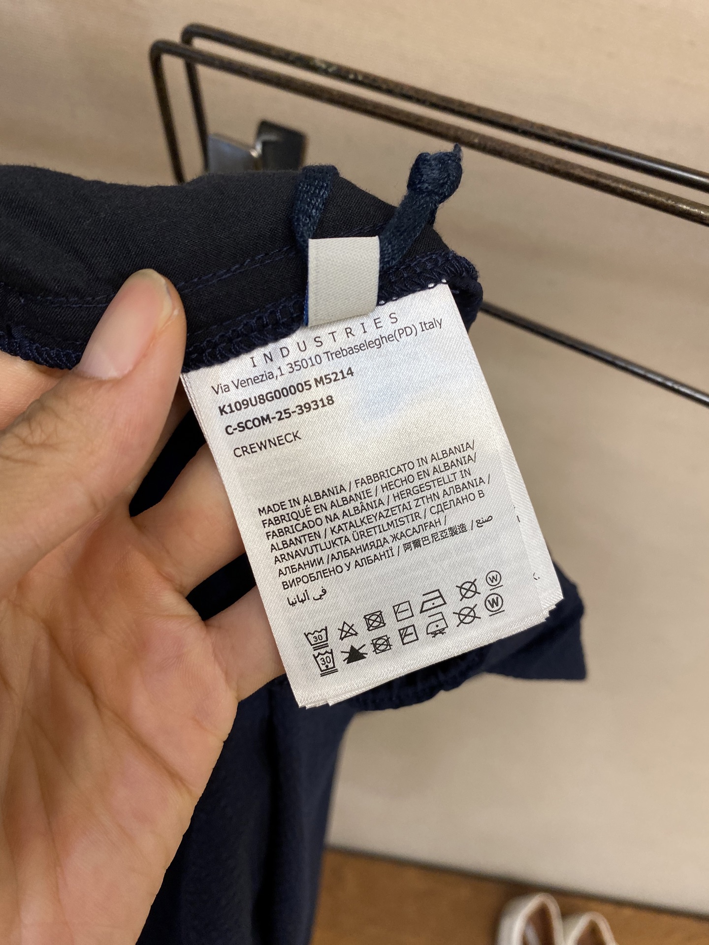 Moncler Cotton-Polyester Bubble Wrinkled Shorts for Comfort and Style - 图片 5