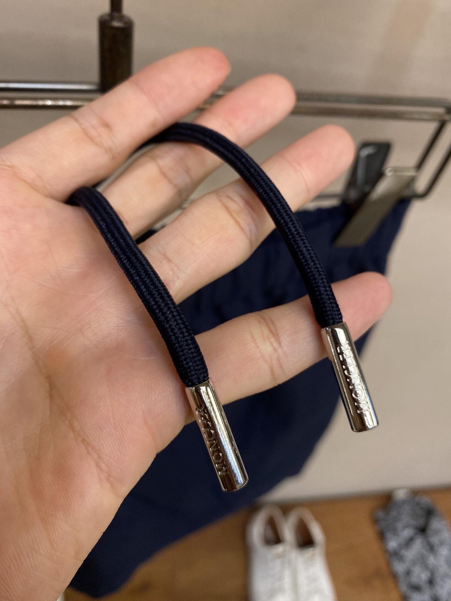 Moncler Cotton-Polyester Bubble Wrinkled Shorts for Comfort and Style - 图片 3