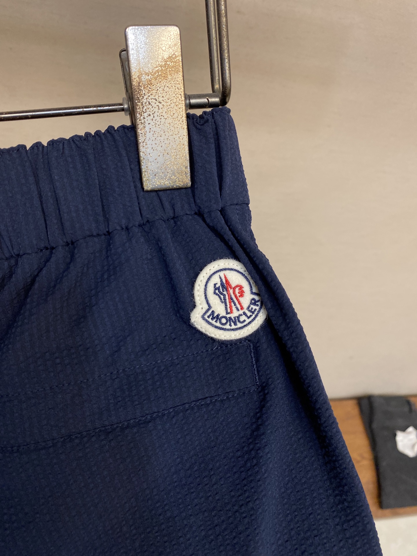 Moncler Cotton-Polyester Bubble Wrinkled Shorts for Comfort and Style - 图片 8