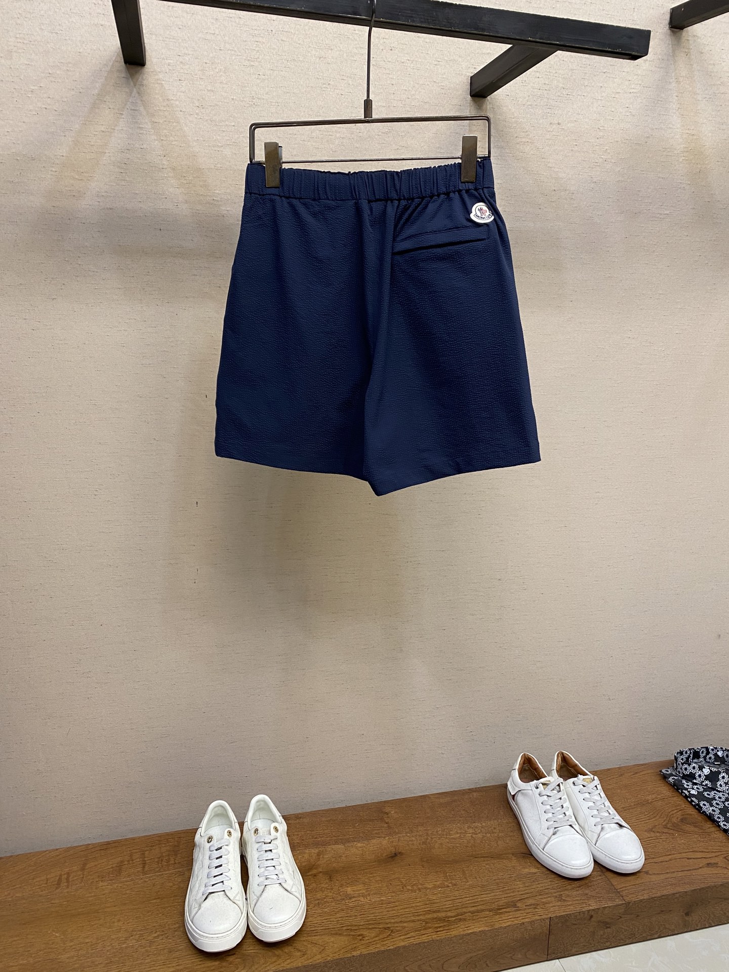 Moncler Cotton-Polyester Bubble Wrinkled Shorts for Comfort and Style - 图片 2
