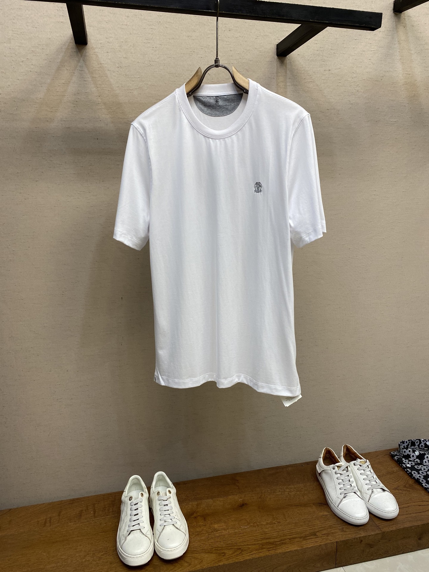 NO:443747,Brunello Cucinelli short-sleeved pullover round neck shirt, genuine 7497 purchased and developed, 60 mercerized cotton double strands, 1*1 Sorona, imported embroidery, paste printing, fabric fermentation, custom 1:1 trademark, fitting style S-XL, brunello cucinelli, T-shirt, alexander wang19860909Brunello Cucinelli短袖套头圆领衫,正品7497购入开发,60支丝光棉双股,1*1索罗纳,进口刺绣,胶浆印花,面料酵洗,定制1:1商标,合身版型 尺码S-XL,,brunello cucinelli,T-shirt,alexander wang,Men's clothing