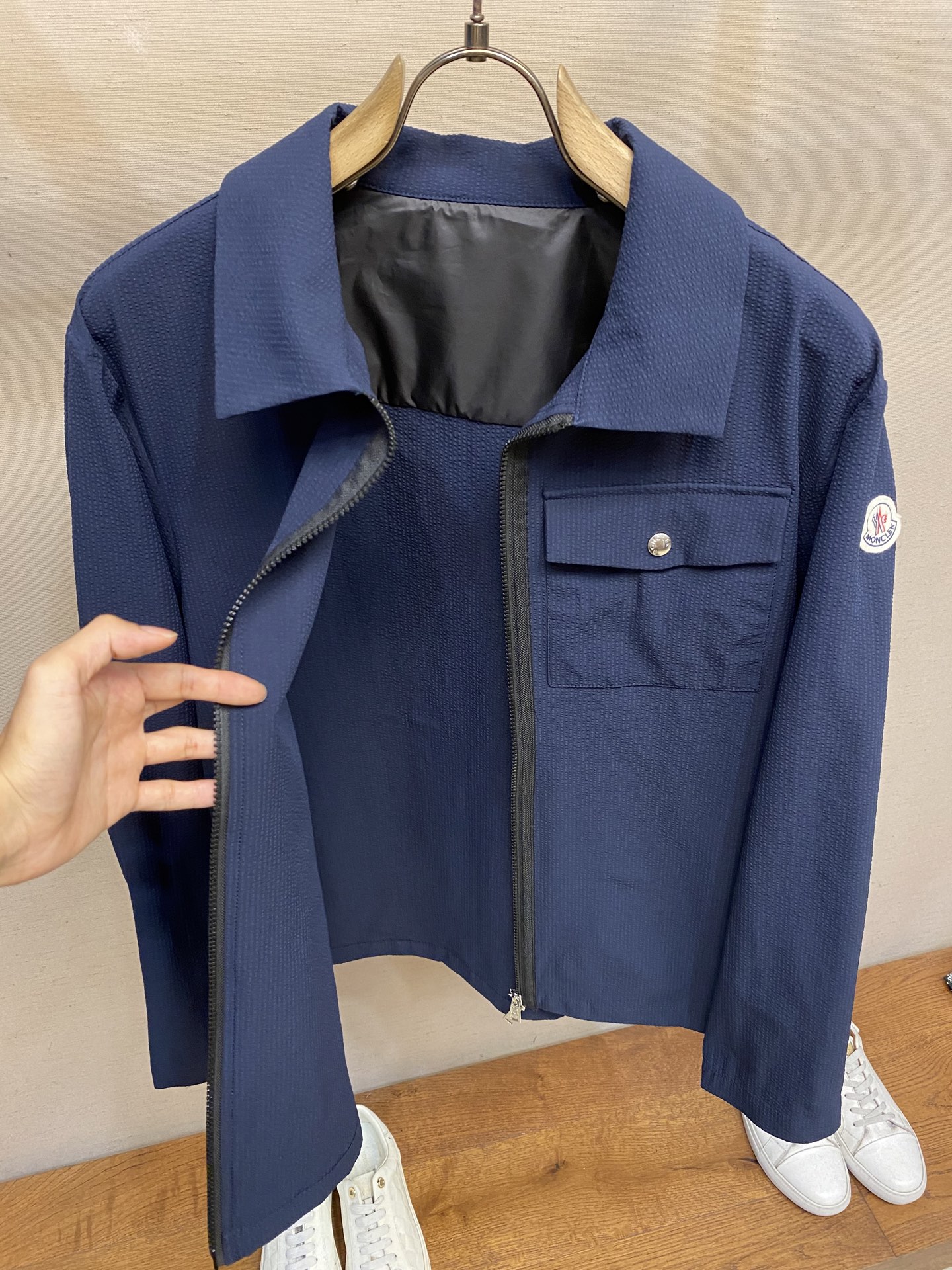 Moncler Bubble-Fruit Shirt Jacket: Cotton-Polyester Fabric Blend, Bubble Wrinkle Design, Size S-XL - 图片 9