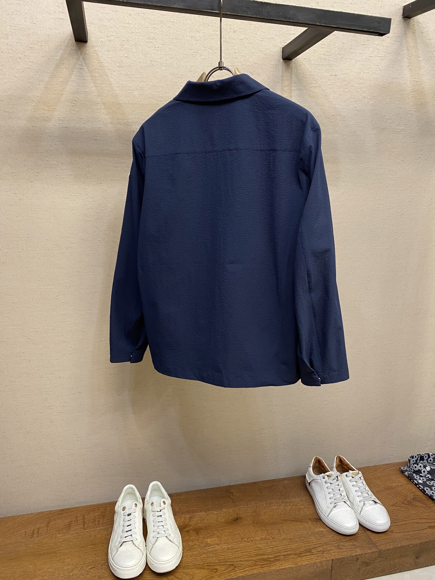 Moncler Bubble-Fruit Shirt Jacket: Cotton-Polyester Fabric Blend, Bubble Wrinkle Design, Size S-XL - 图片 3