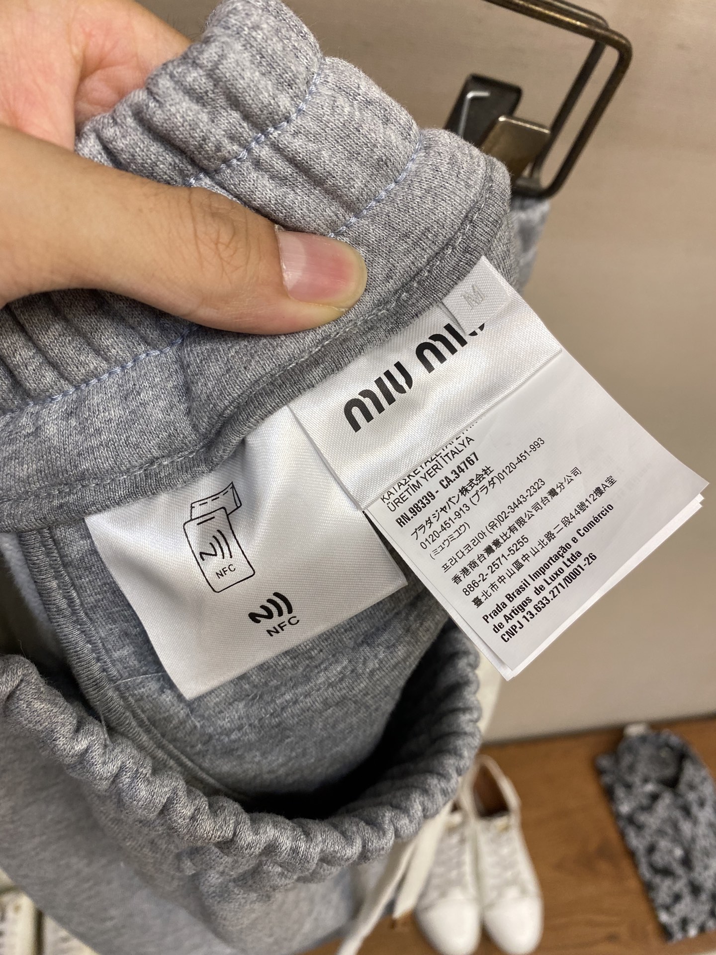 Miu Miu 25SS Loose Cotton Shorts with Unique Embroidery and Custom Details - 图片 6