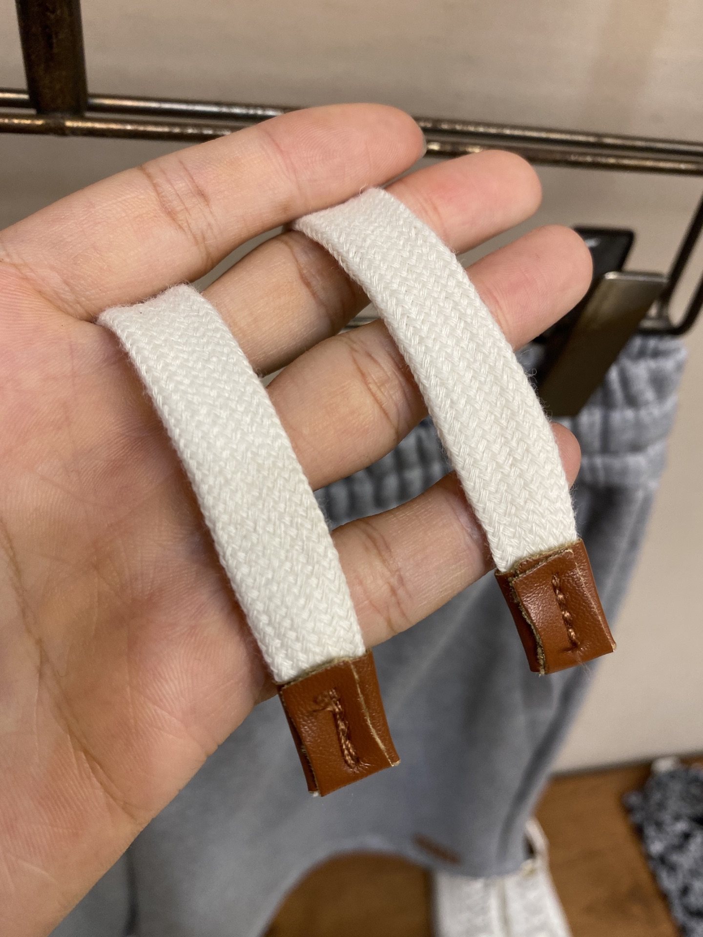 Miu Miu 25SS Loose Cotton Shorts with Unique Embroidery and Custom Details - 图片 5