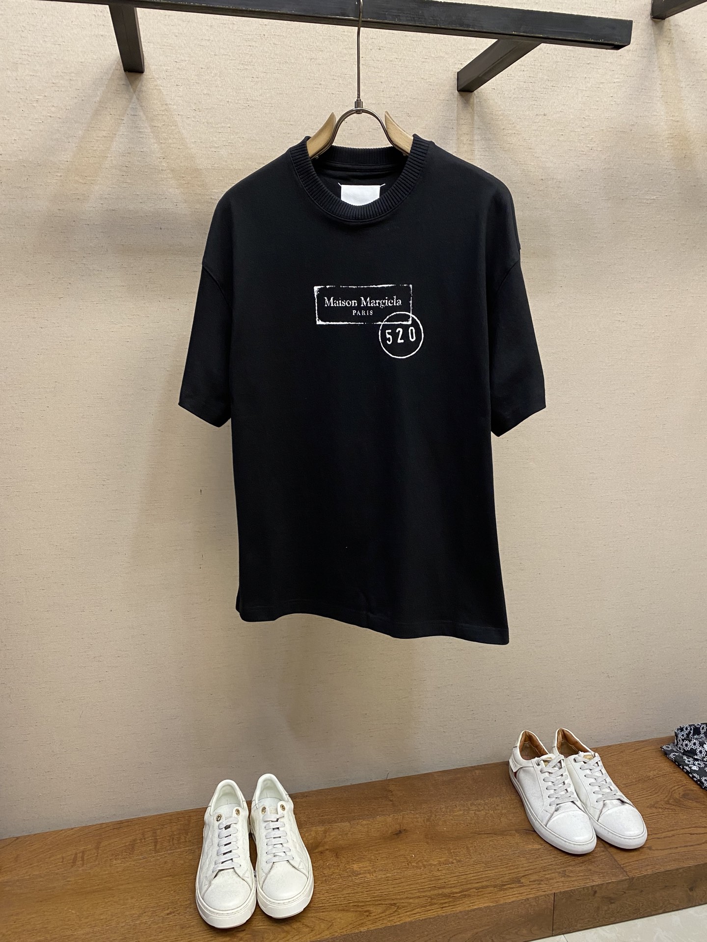 NO:518234,MM6 Magila Simple black casual short-sleeved T-shirt for men and women Regular version Size S-XL, Maison margiela,masion margiela,T-shirt,tees,t-shirt,alexander wang19860909MM6马吉拉 简单款黑色休闲短袖T恤男女同款 常规版型 尺码S-XL,,masion margiela,masion margiela,T-shirt,tees，t-shirt,alexander wang,Men's clothing