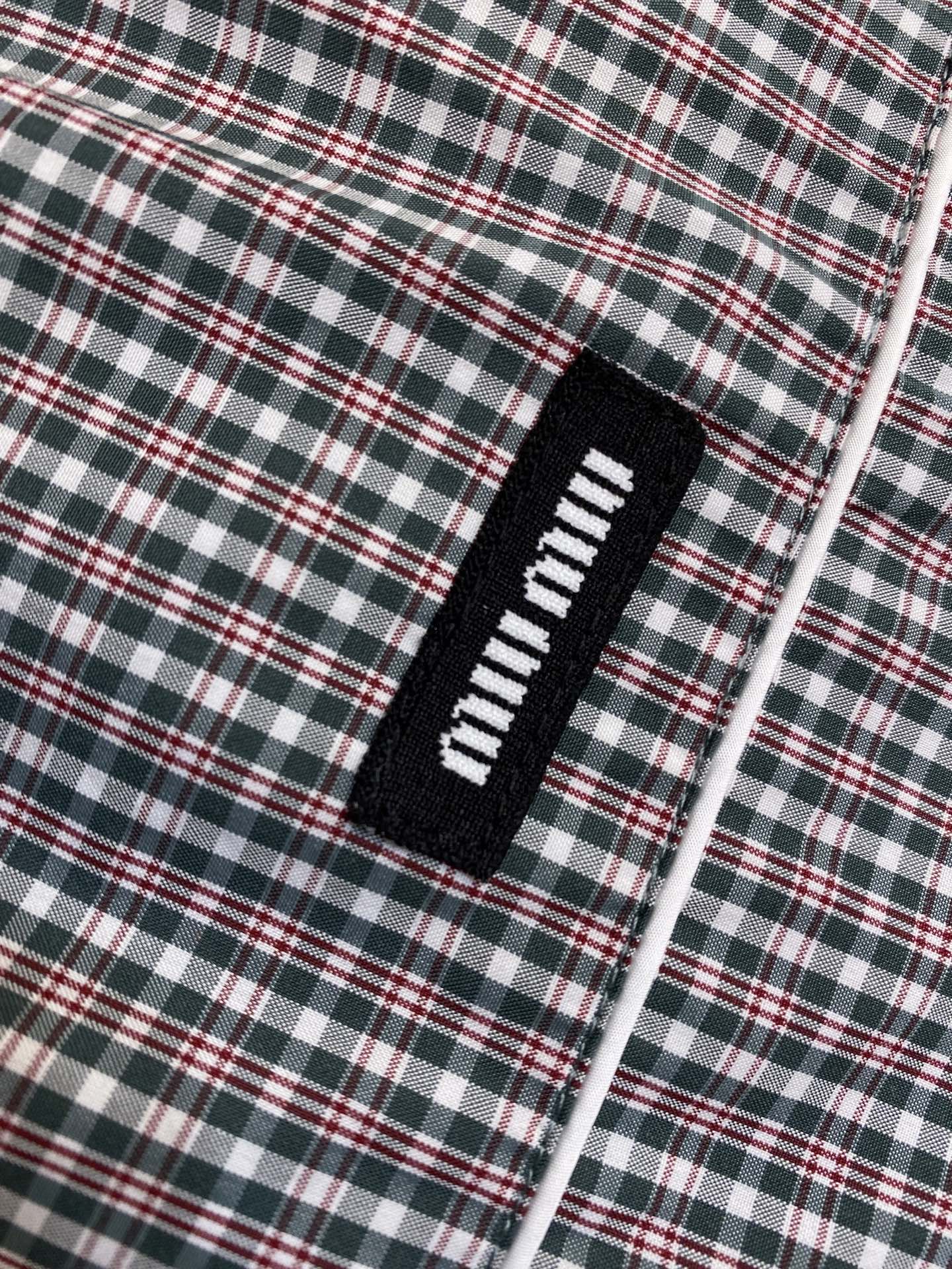 2025 Miu Miu Molecular Scroll Coat for Men and Women: High-Quality Custom Fabric, Perfect Details - 图片 4