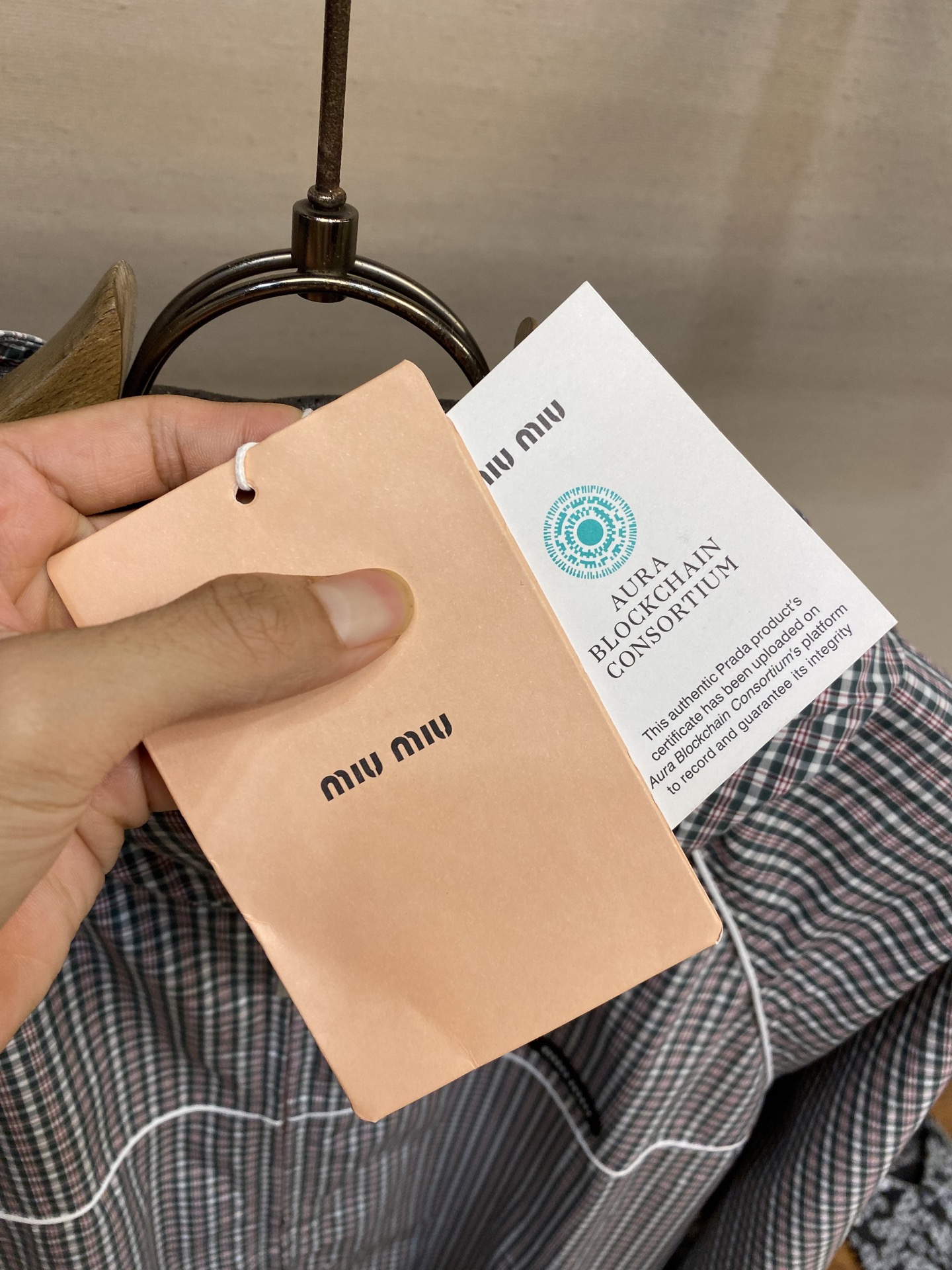 2025 Miu Miu Molecular Scroll Coat for Men and Women: High-Quality Custom Fabric, Perfect Details - 图片 9