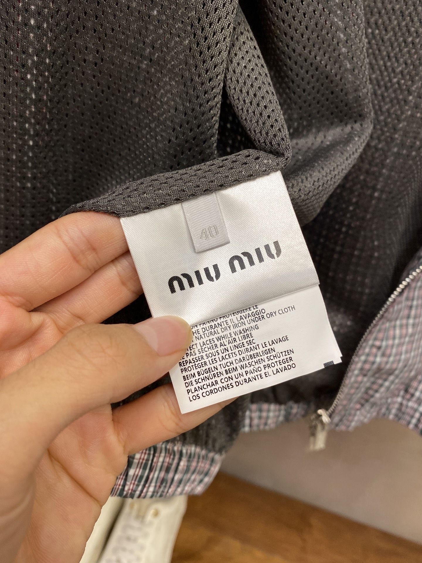 2025 Miu Miu Molecular Scroll Coat for Men and Women: High-Quality Custom Fabric, Perfect Details - 图片 6