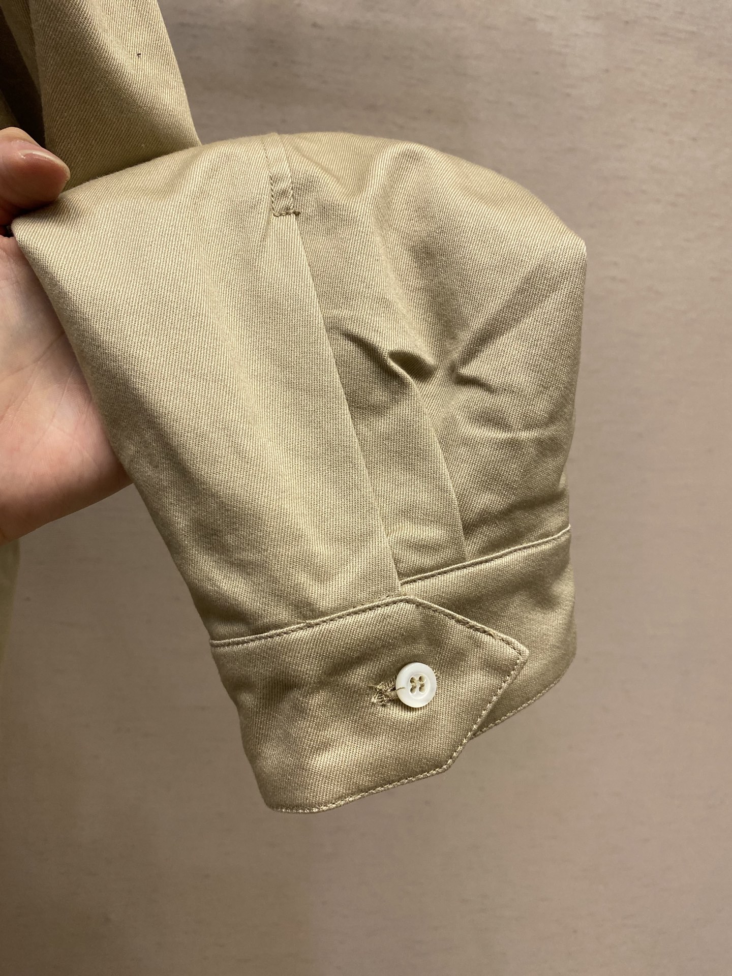 Luxurious MiuMiu Khaki Embroidered Garments: Process and Quality Assurance in 4 Steps - 图片 7