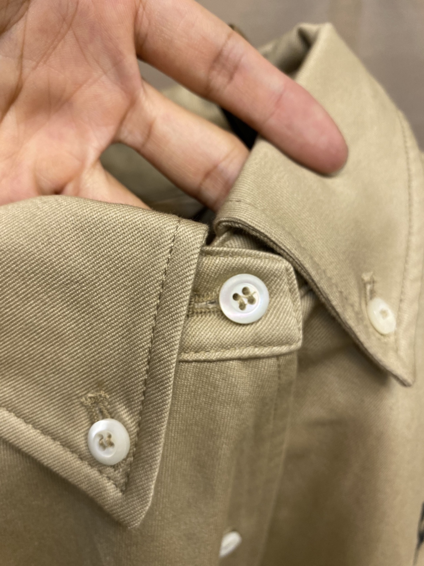 Luxurious MiuMiu Khaki Embroidered Garments: Process and Quality Assurance in 4 Steps - 图片 6