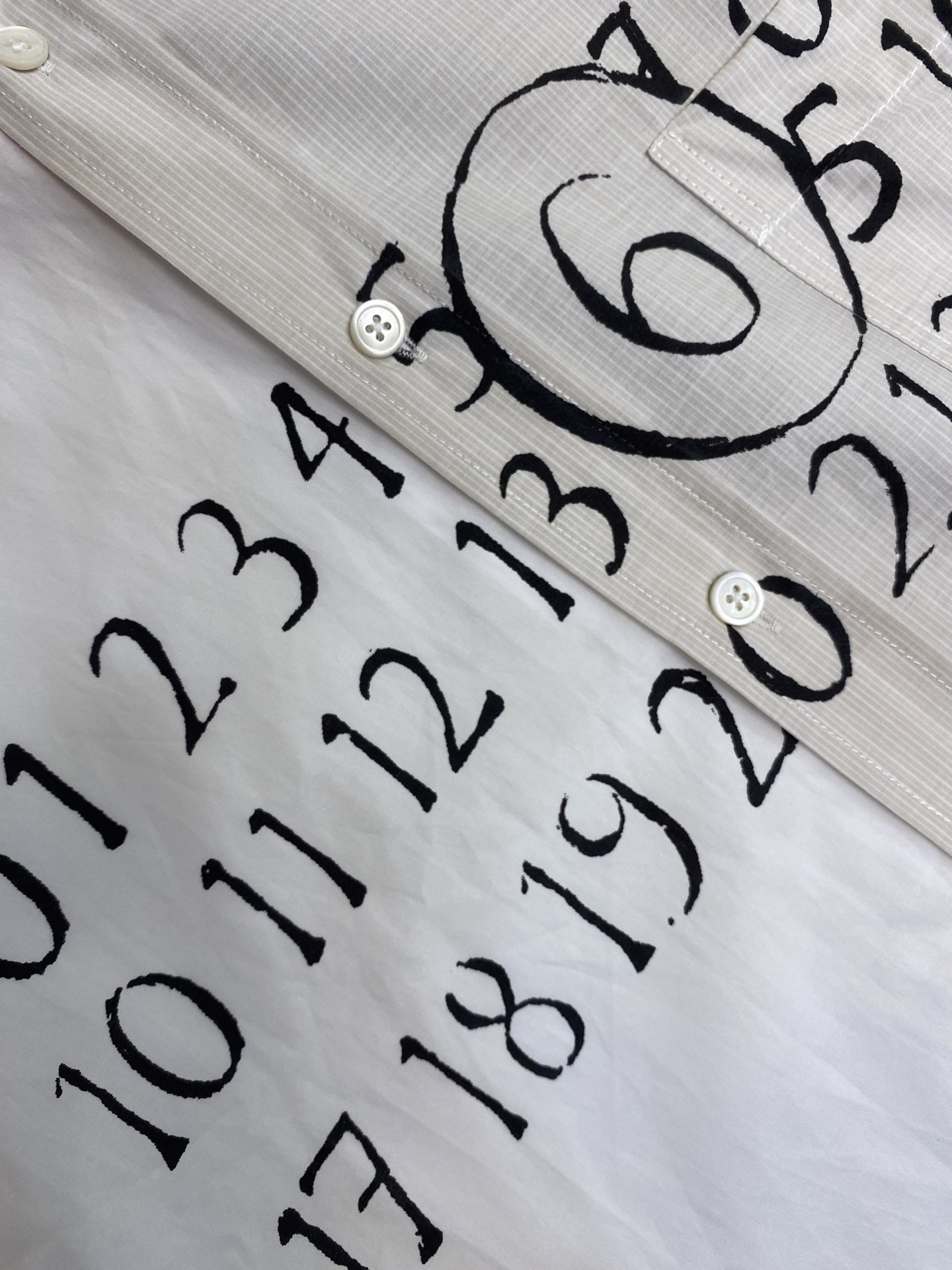 Maison Margiela Digital Print Color Shirt: Unique Handcrafted Design, Comfortable and Stylish, Available in Various Sizes - 图片 6