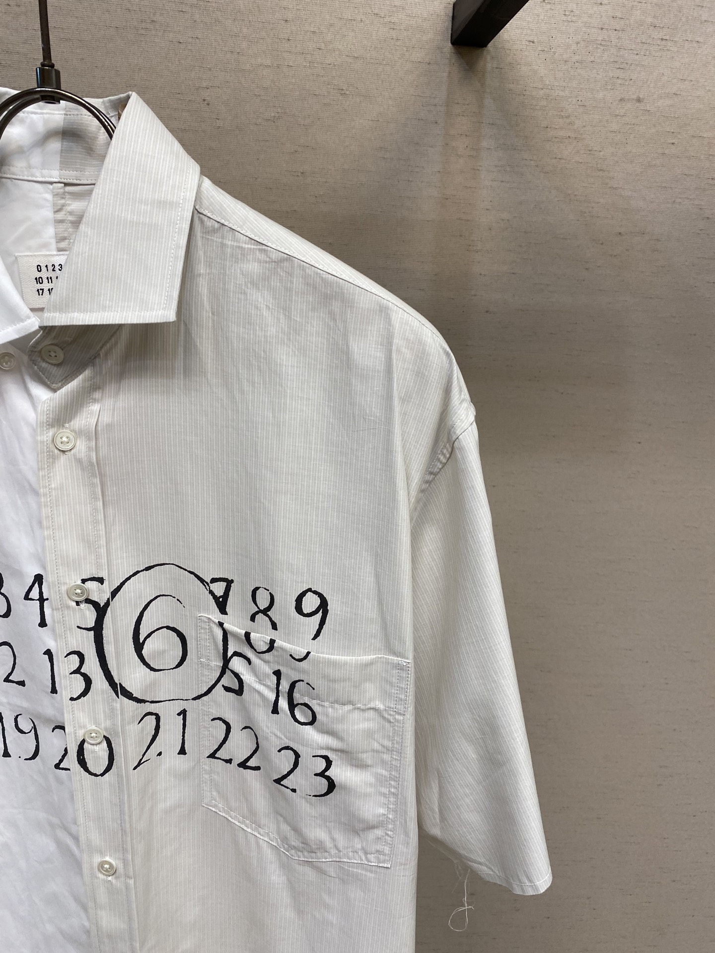 Maison Margiela Digital Print Color Shirt: Unique Handcrafted Design, Comfortable and Stylish, Available in Various Sizes - 图片 4